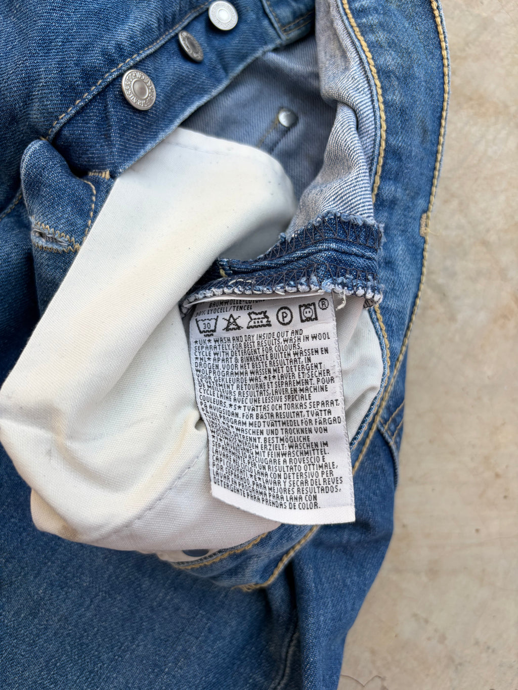 Vintage Levi’s Blue Denim Jeans Classic Straight Fit 32