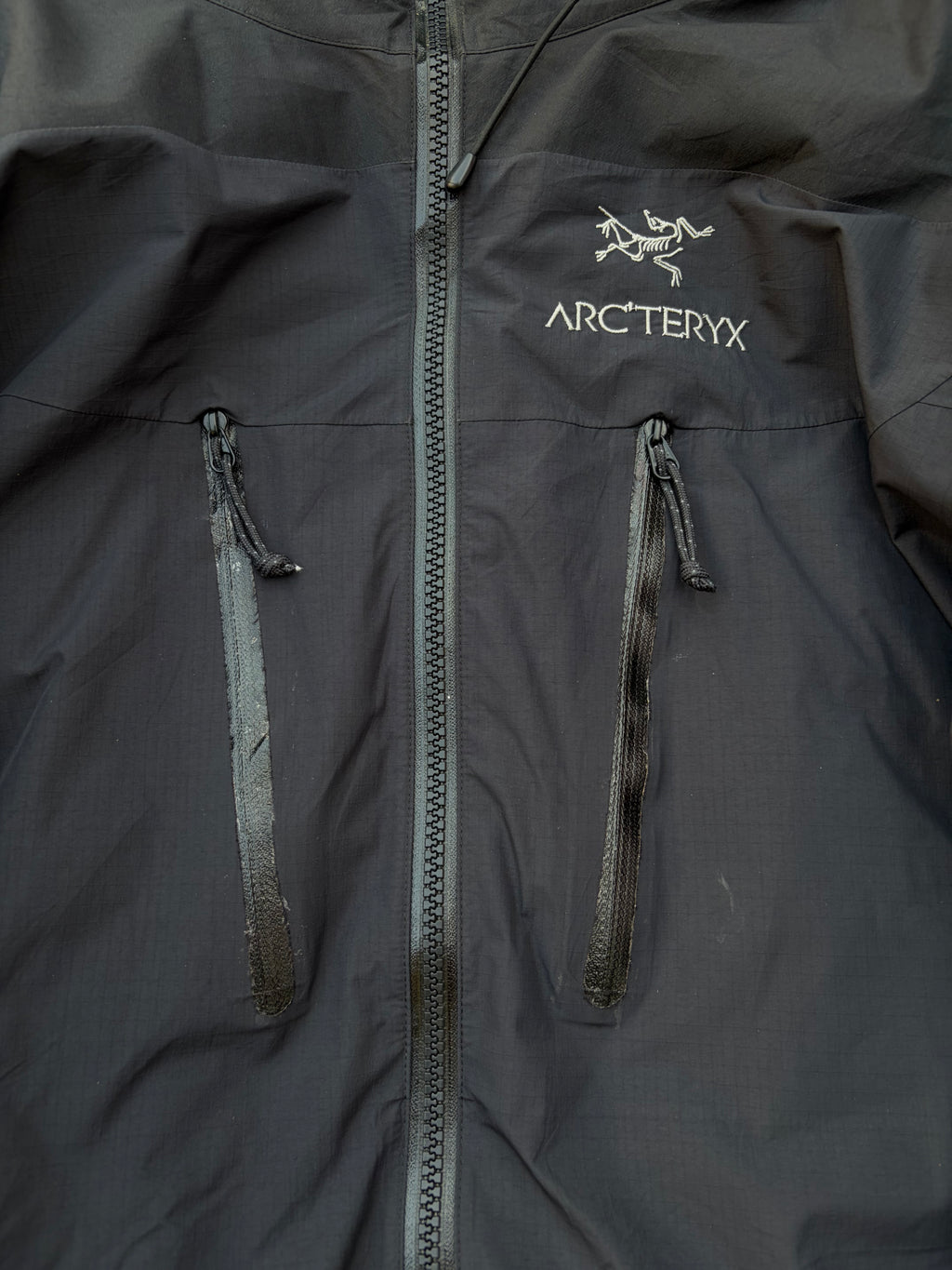 Vintage 00s Arc’teryx Fission SV GoreTex Pro Jacket Black Technical Shell S/M