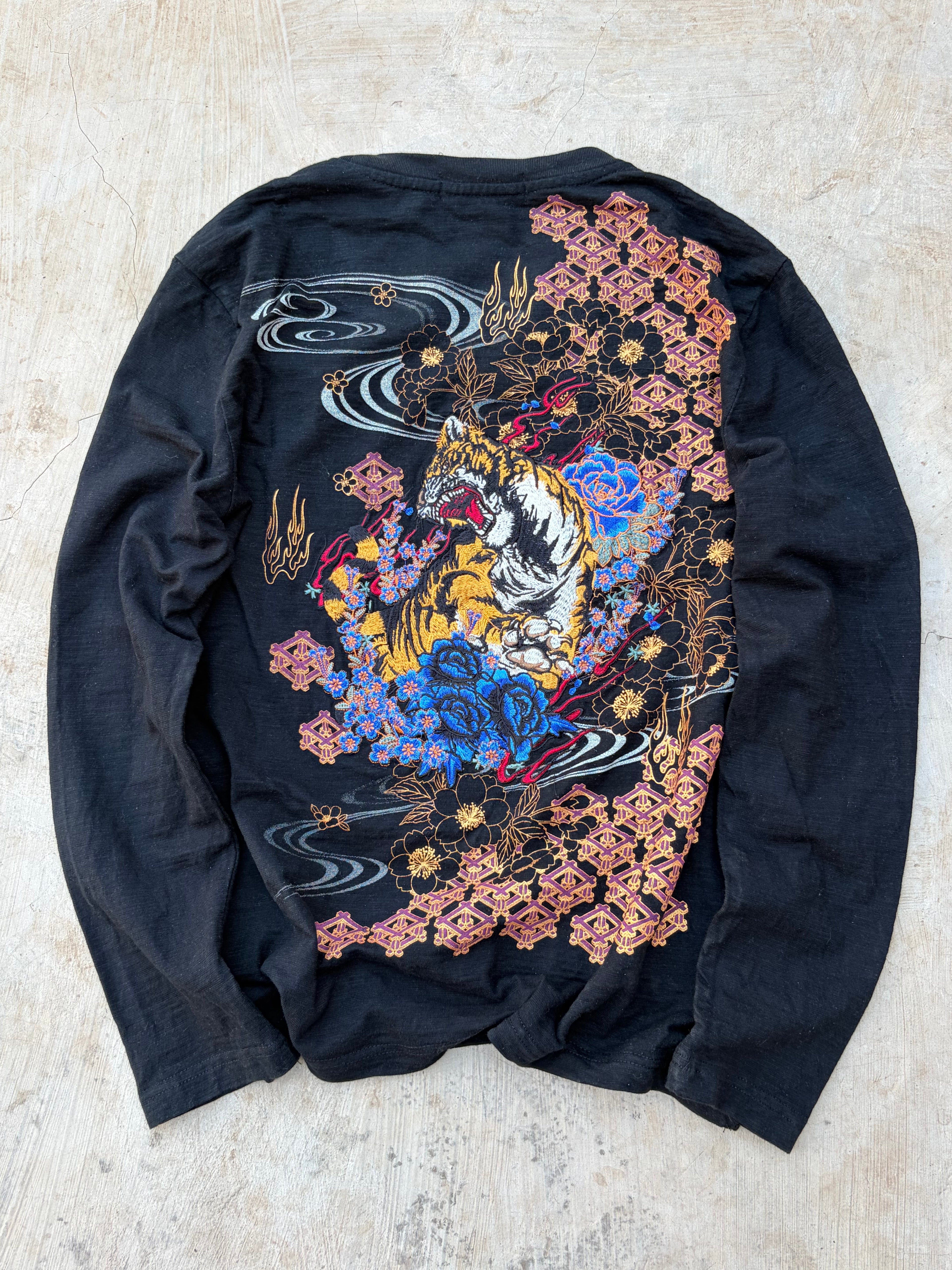 Vintage Big Train Japanese Tiger Graphic Long Sleeve Tee Black Floral Y2K M/L