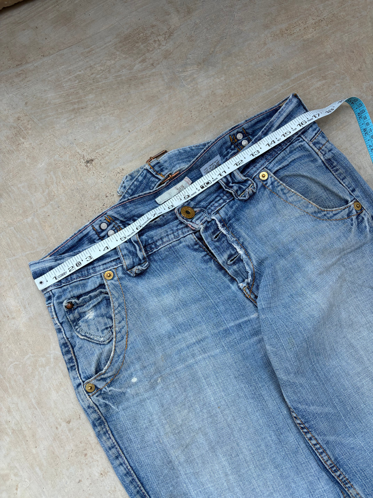 Vintage Levi’s 513 Low-Rise Buckle Back Jeans 32