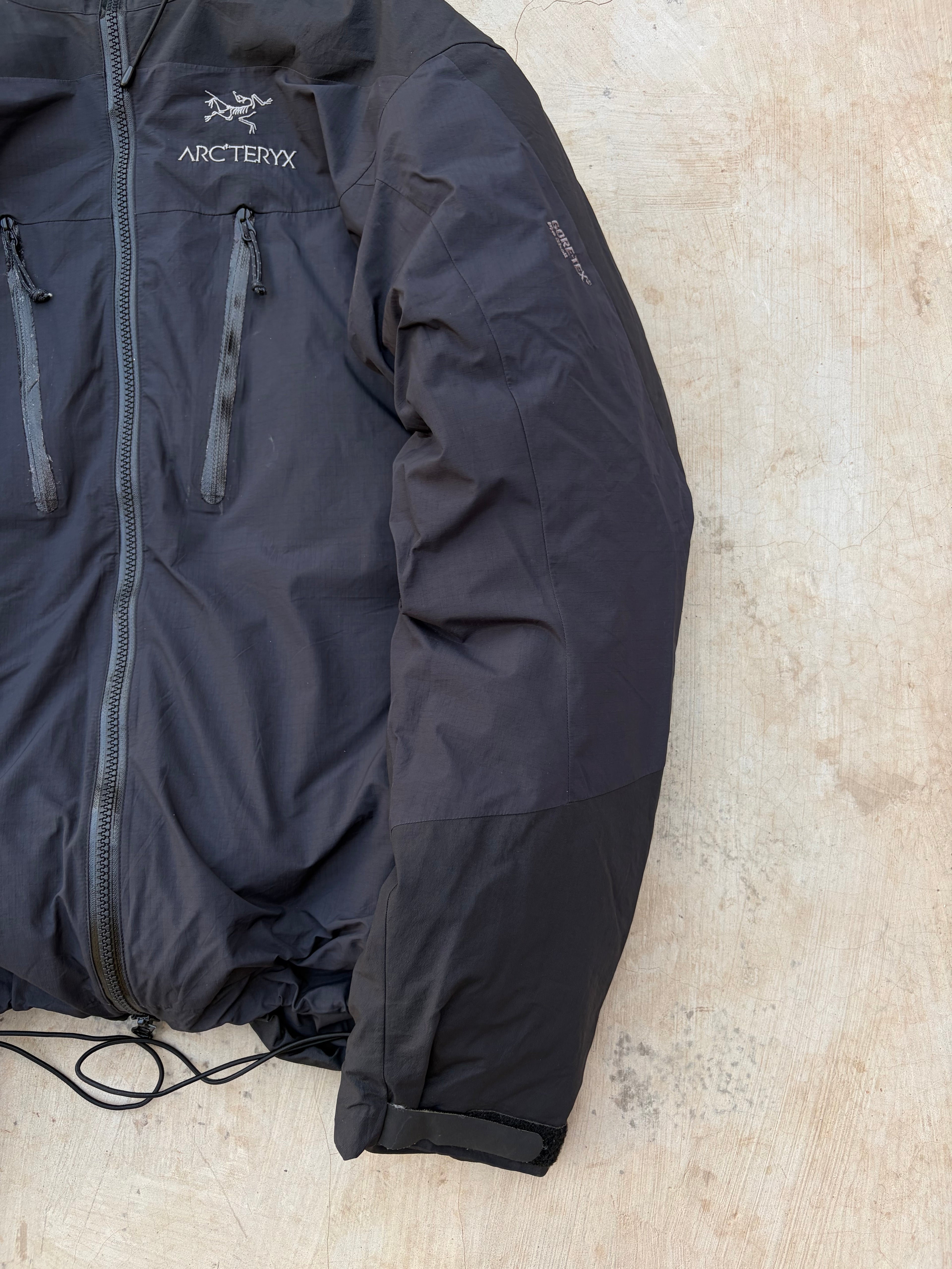 Vintage 00s Arc’teryx Fission SV GoreTex Pro Jacket Black Technical Shell S/M