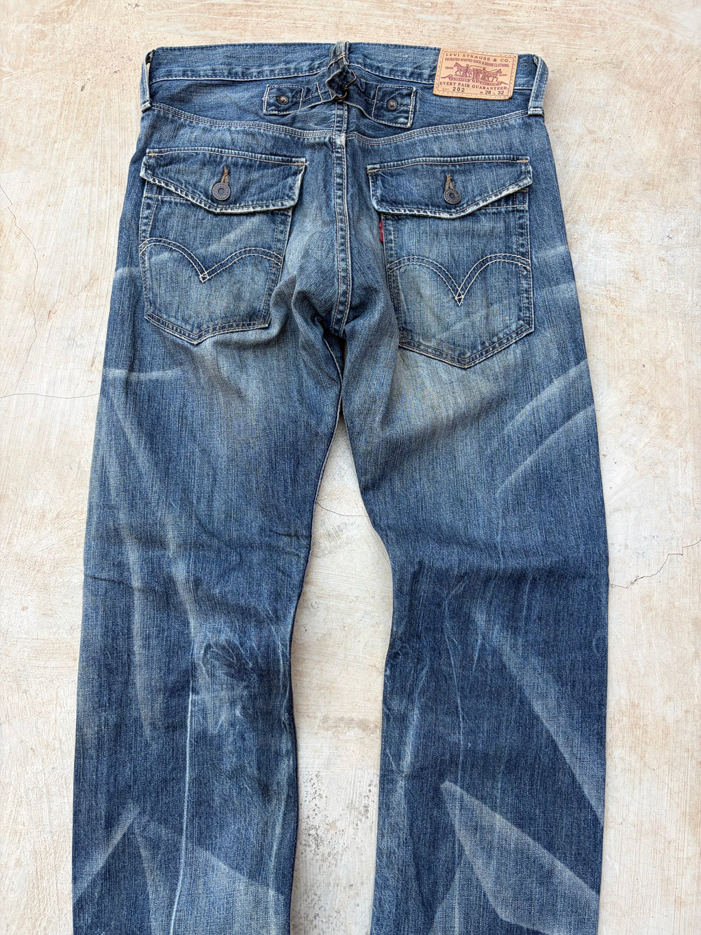 Vintage 2000s Levi’s 202 Cargo Denim Jeans Buckle Back 28