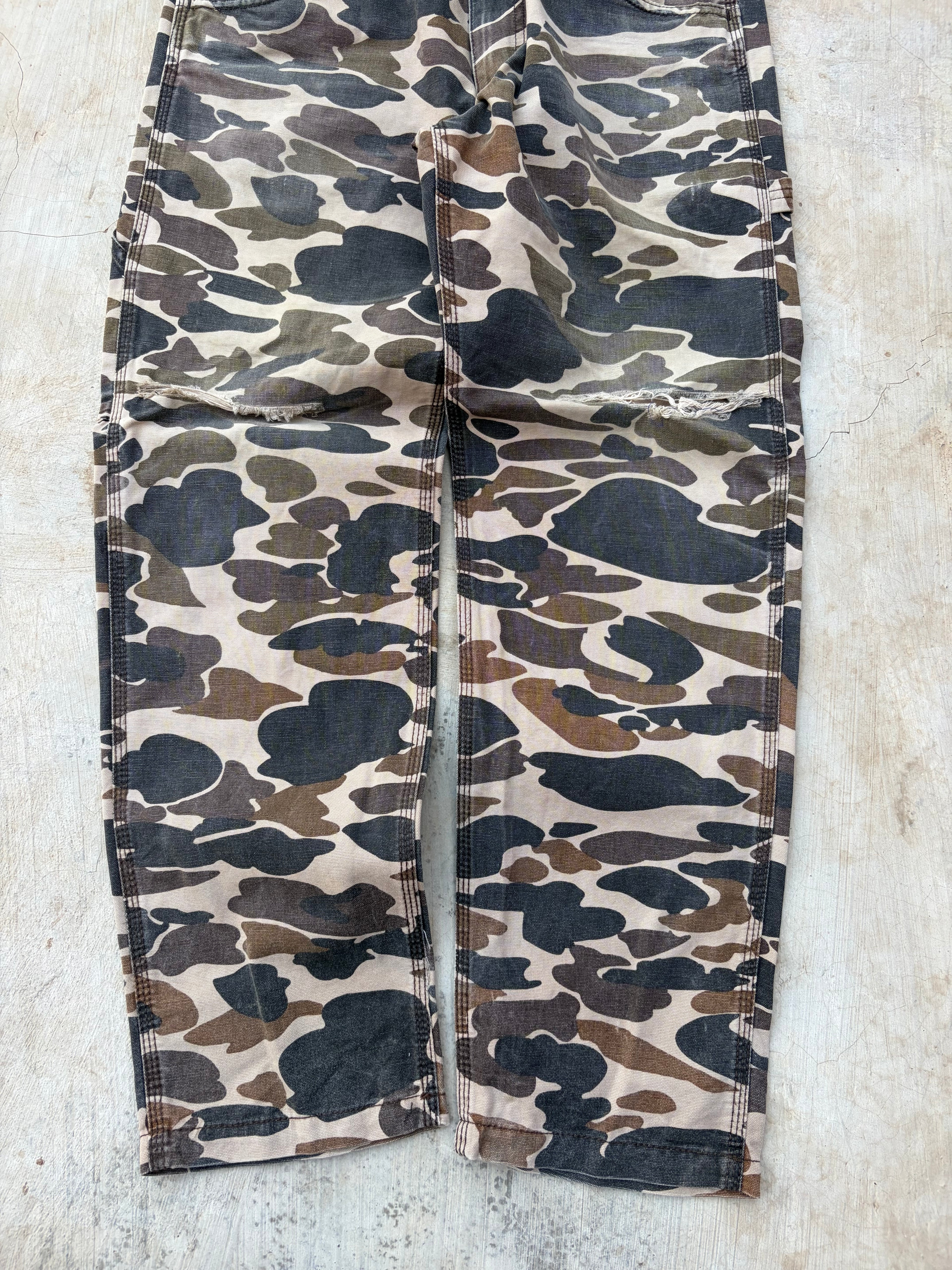 Vintage 2000s Carhartt Camo Distressed Carpenter Pant 32