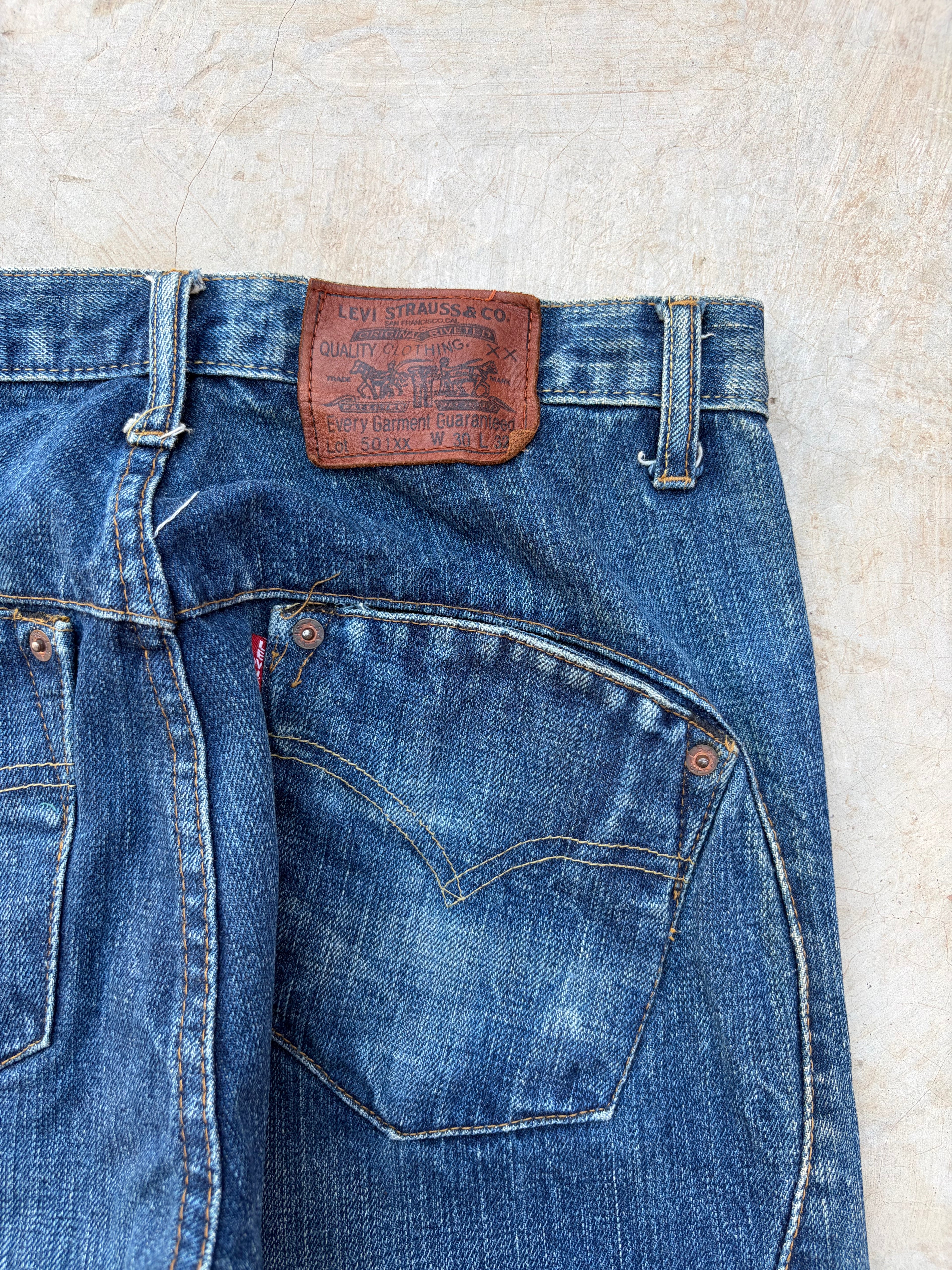 Vintage Levi’s 501XX Blue Denim Jeans Classic Straight Fit 30
