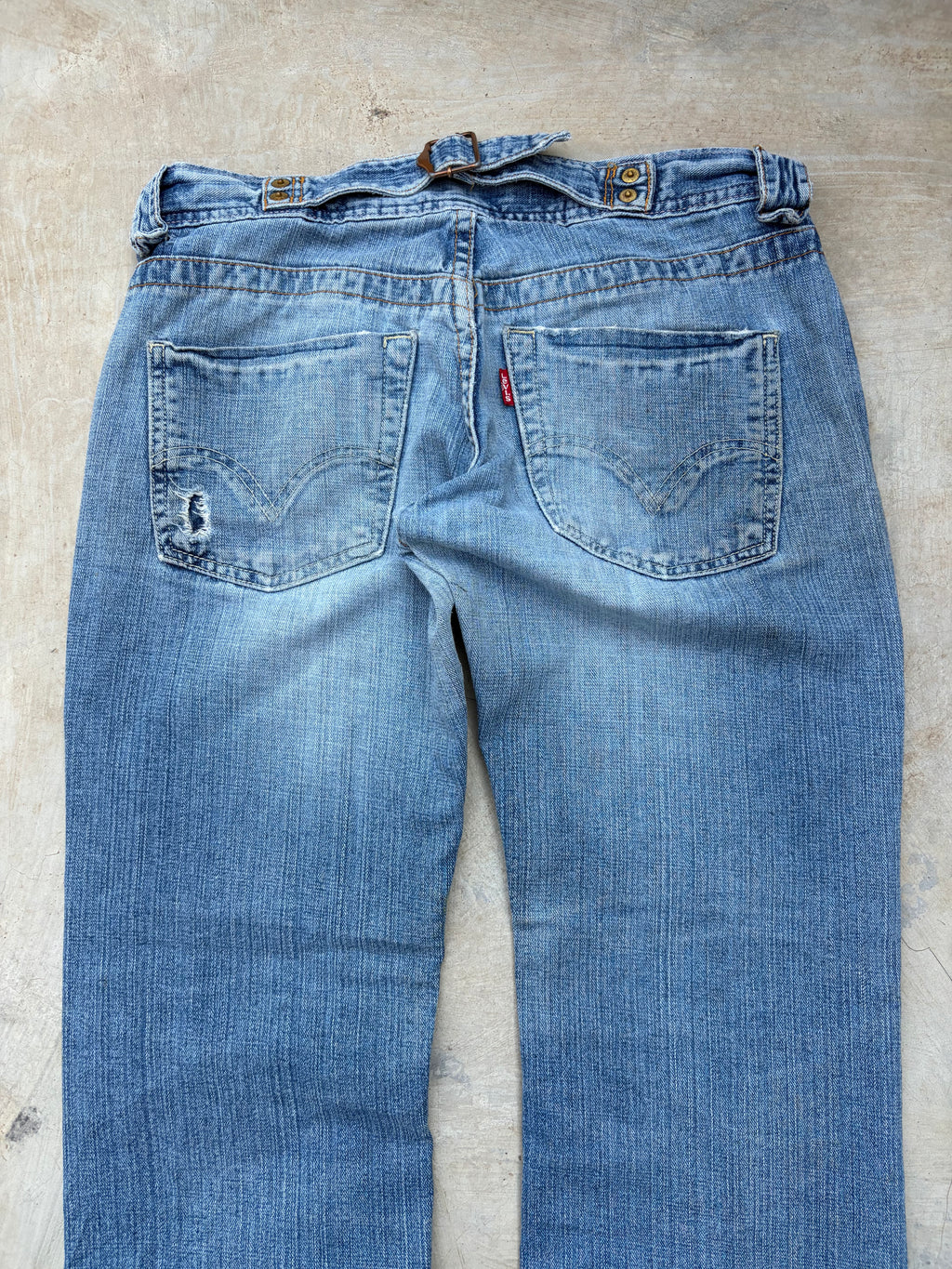Vintage Levi’s 513 Low-Rise Buckle Back Jeans 32