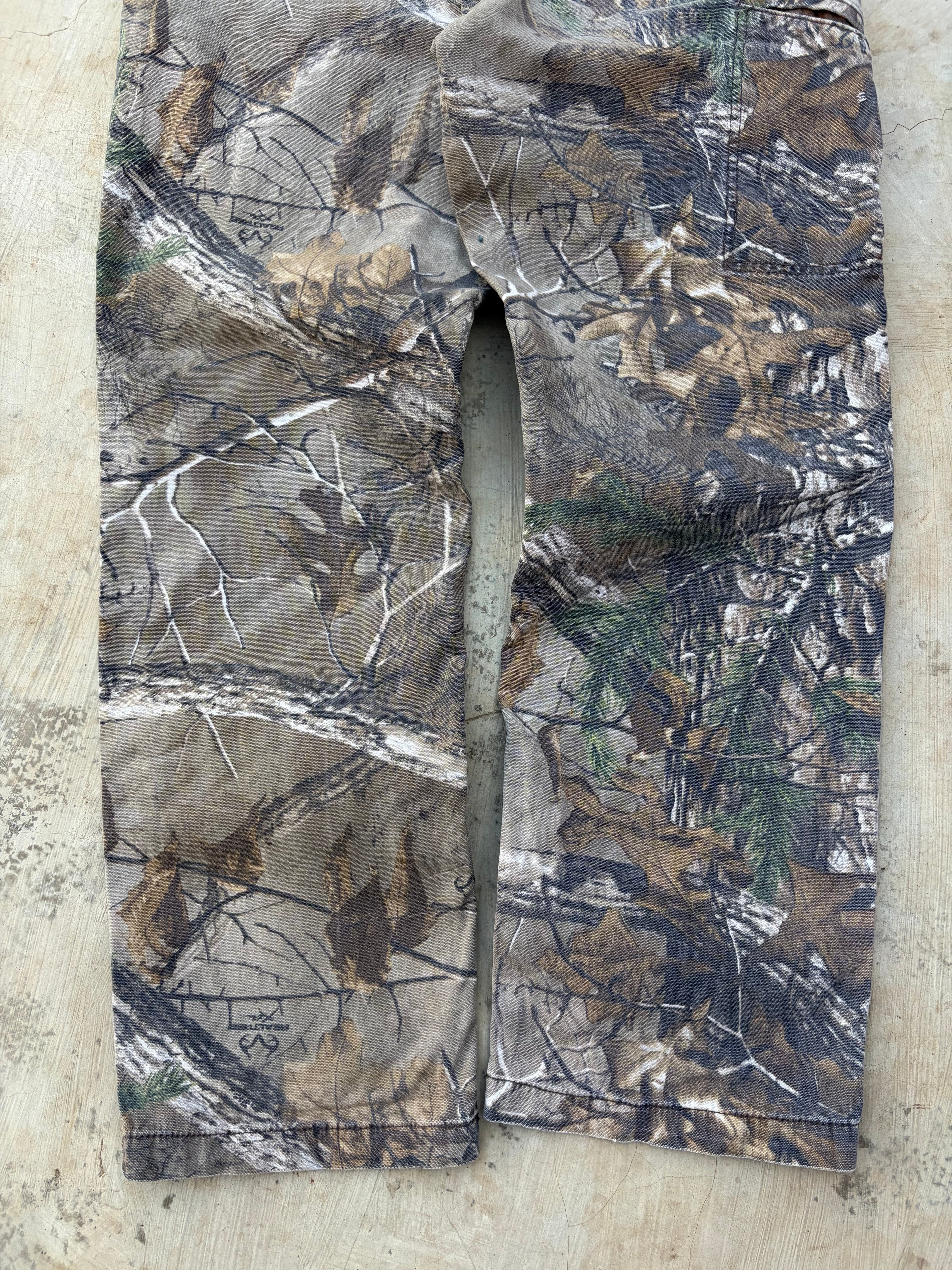 Vintage 2000s Carhartt 102288977 Realtree Camo Carpenter Pant 32