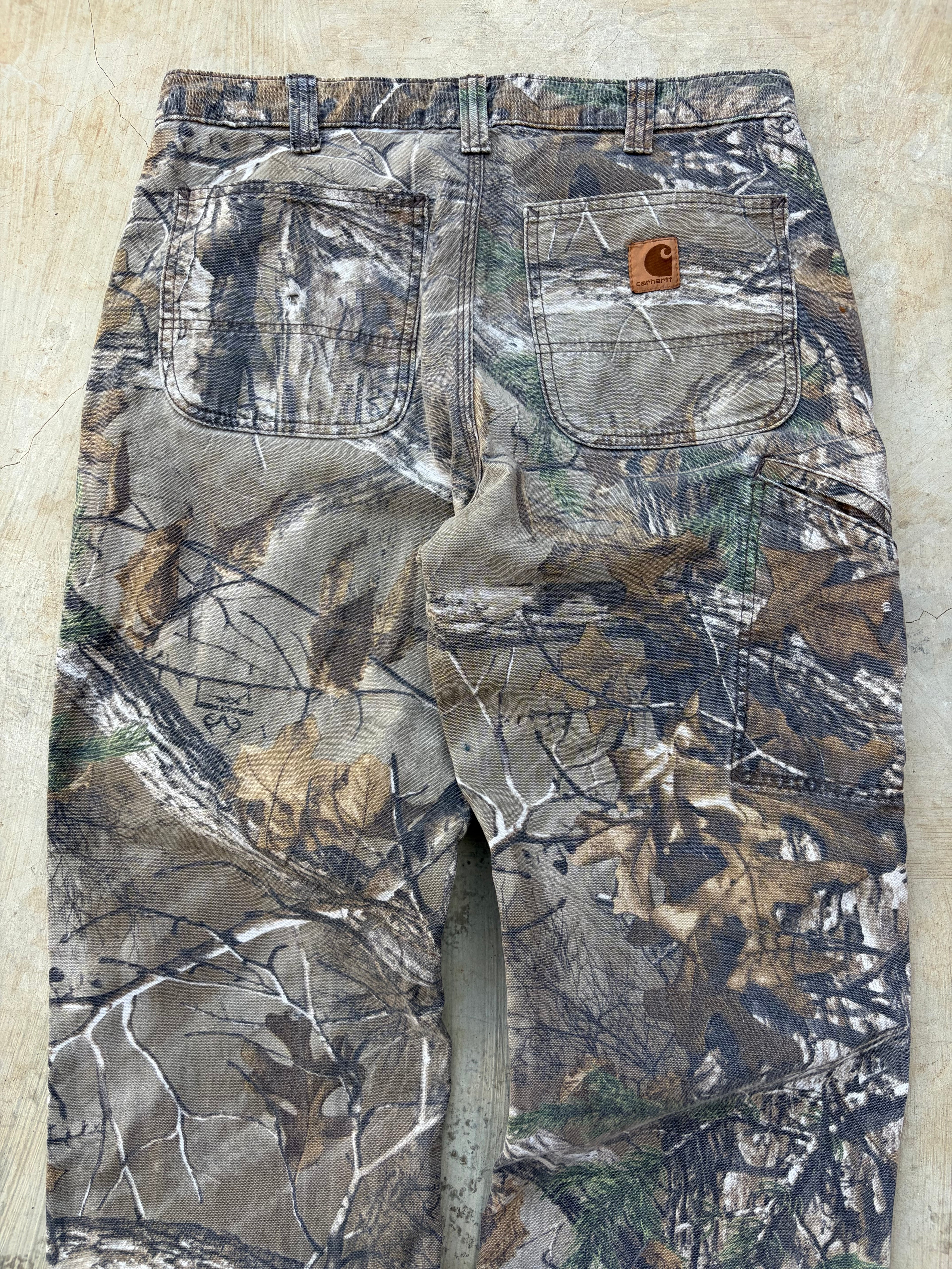 Vintage 2000s Carhartt 102288977 Realtree Camo Carpenter Pant 32