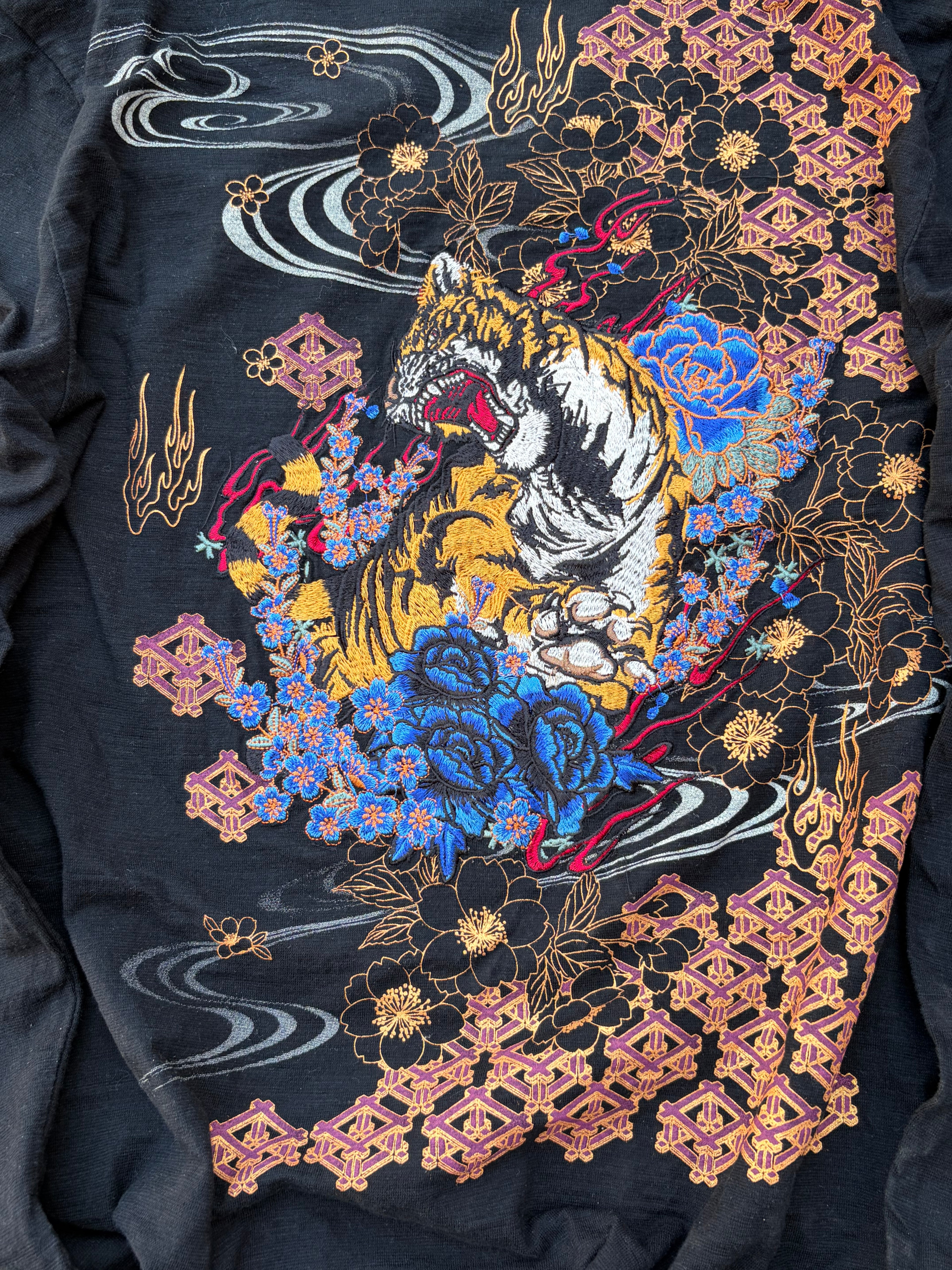 Vintage Big Train Japanese Tiger Graphic Long Sleeve Tee Black Floral Y2K M/L