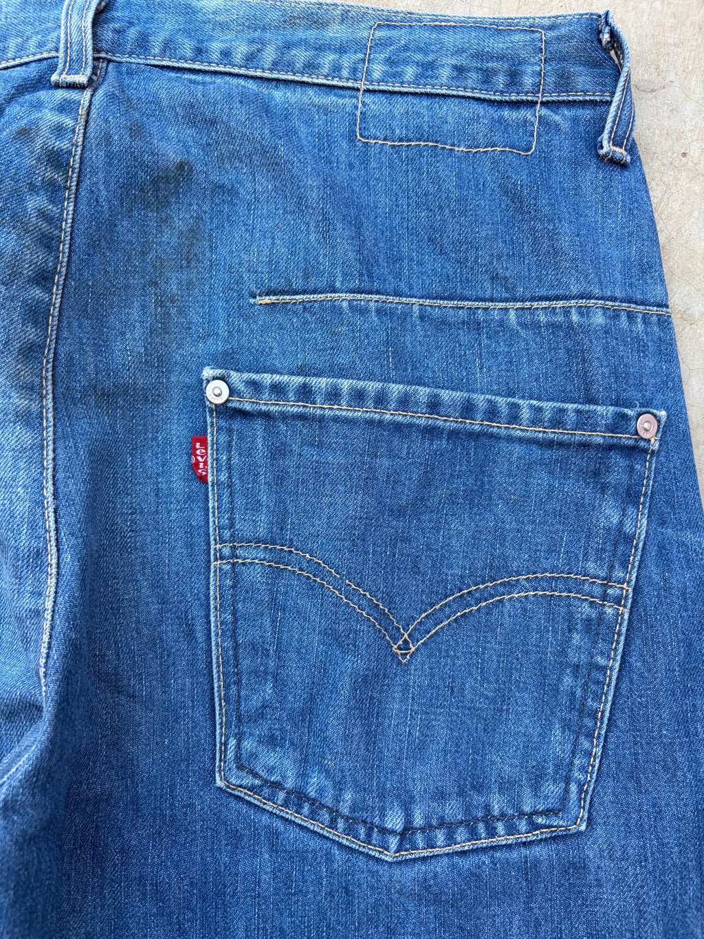 Vintage Levi’s Blue Denim Jeans Classic Straight Fit 32