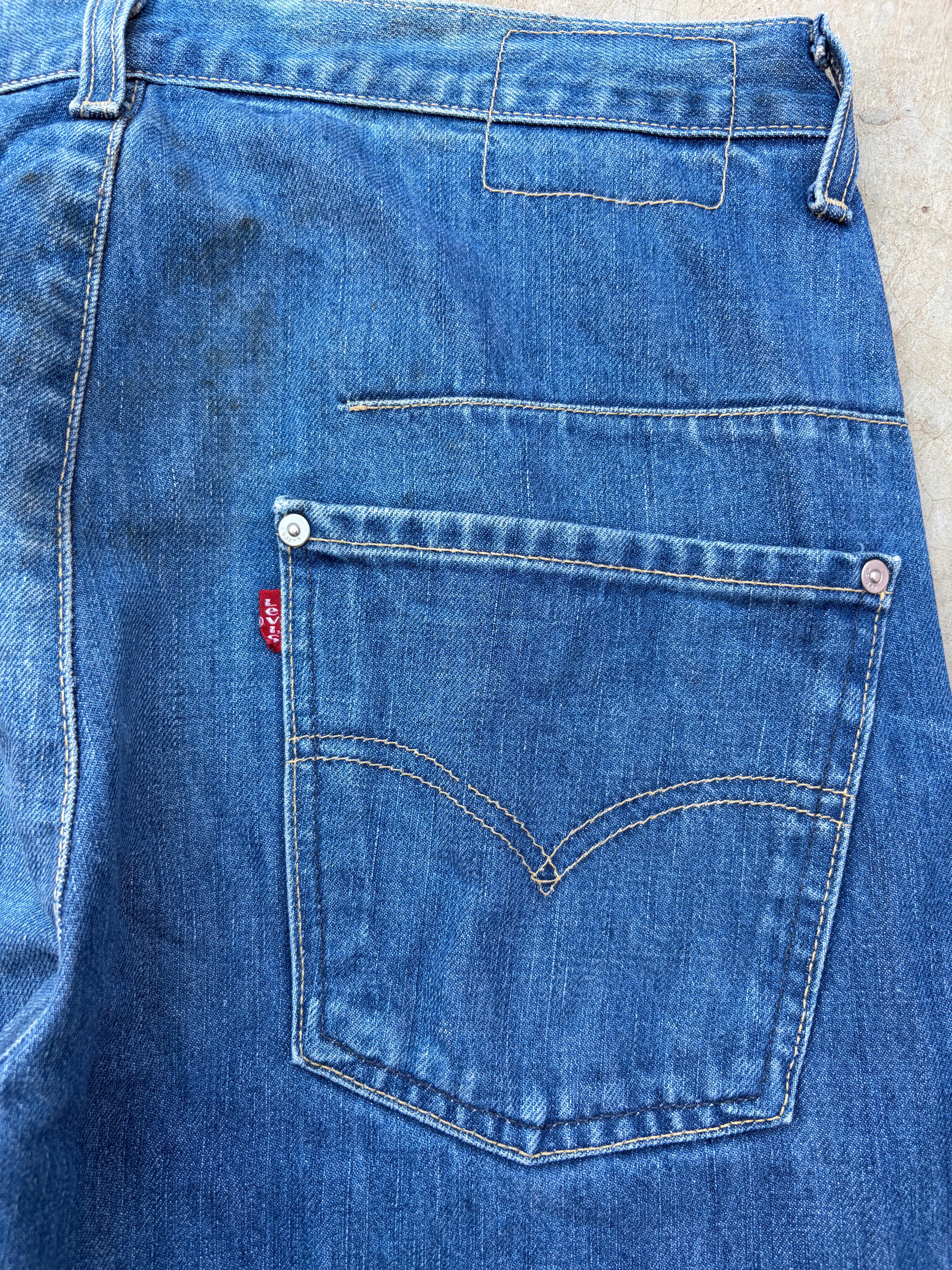 Vintage Levi’s Blue Denim Jeans Classic Straight Fit 32