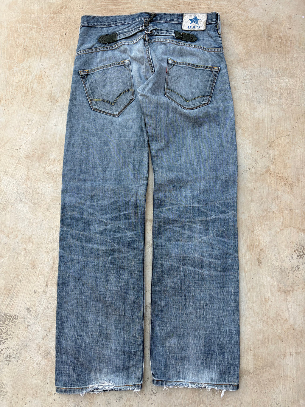 Vintage 2000s Levi’s Star Patch Buckle Back Jeans Distressed Fade 34
