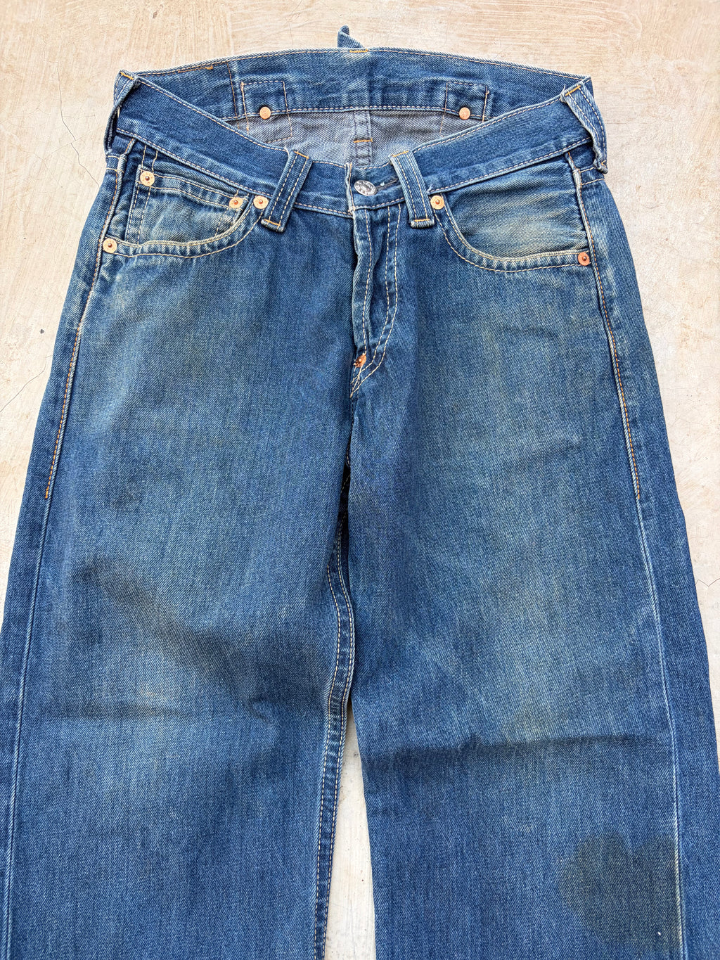 Vintage 2000s Levi’s 902 Buckle Belt Denim Jeans 32