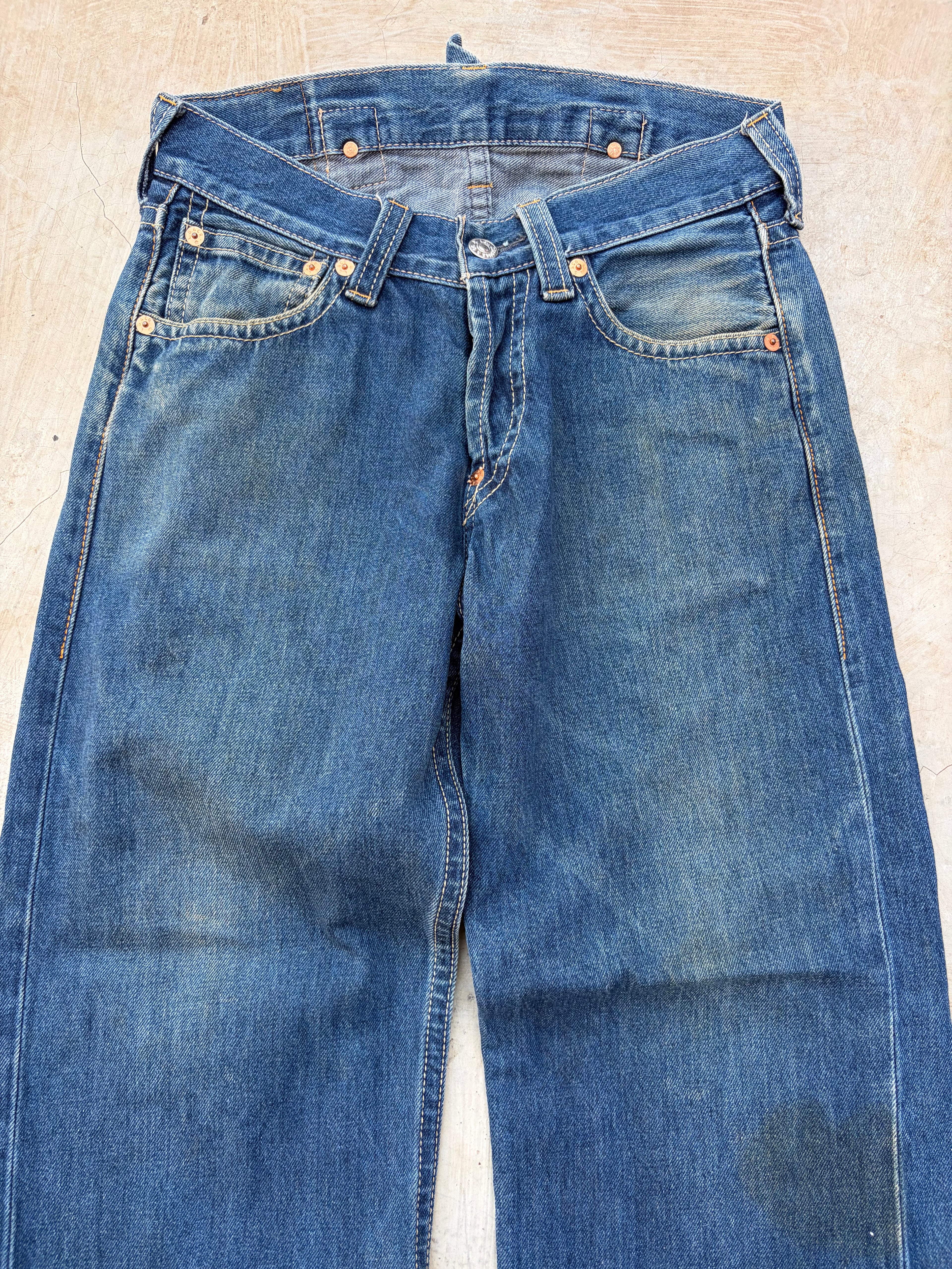 Vintage 2000s Levi’s 902 Buckle Belt Denim Jeans 32