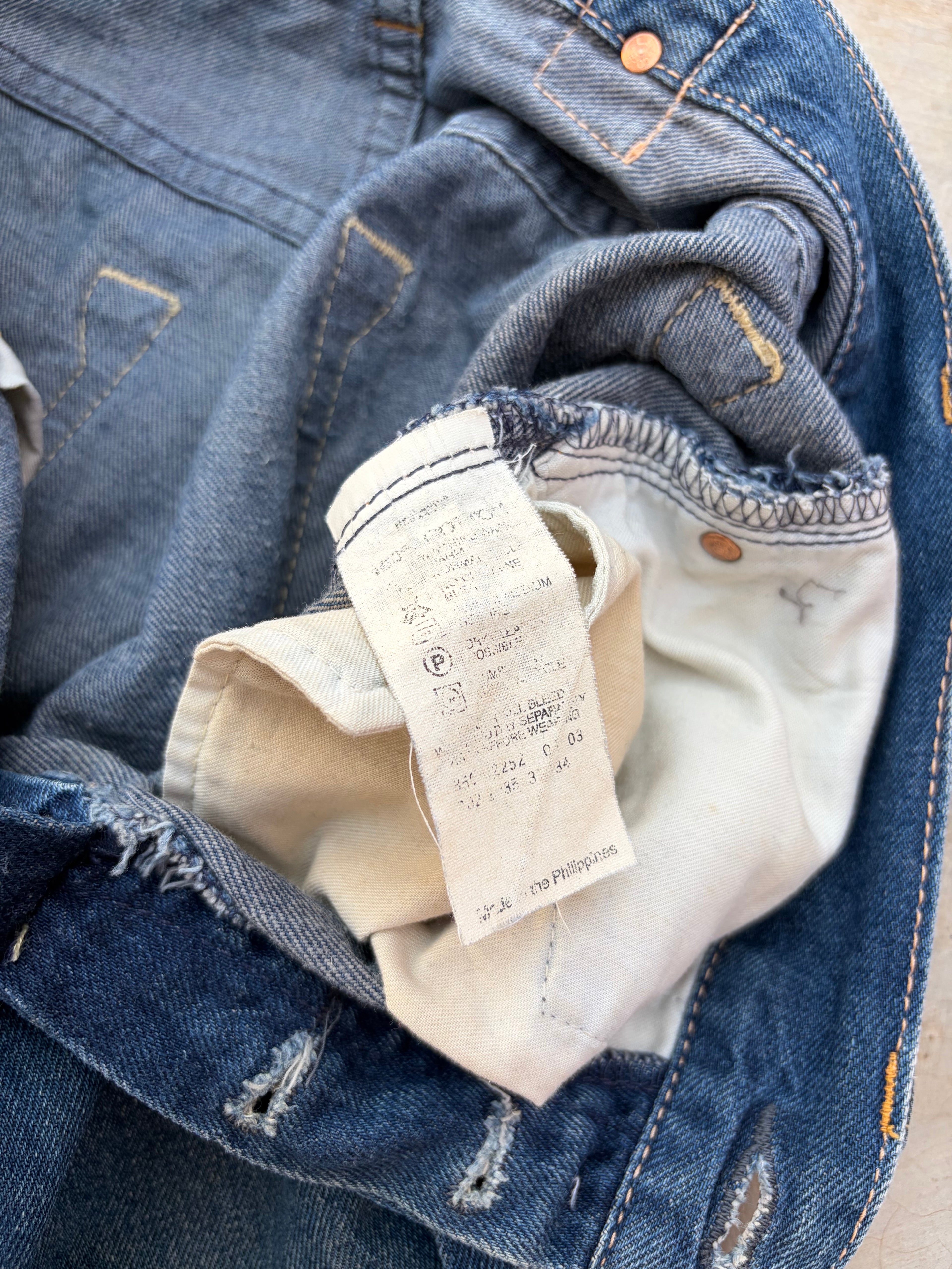 Vintage 2000s Levi’s 902 Buckle Belt Denim Jeans 32