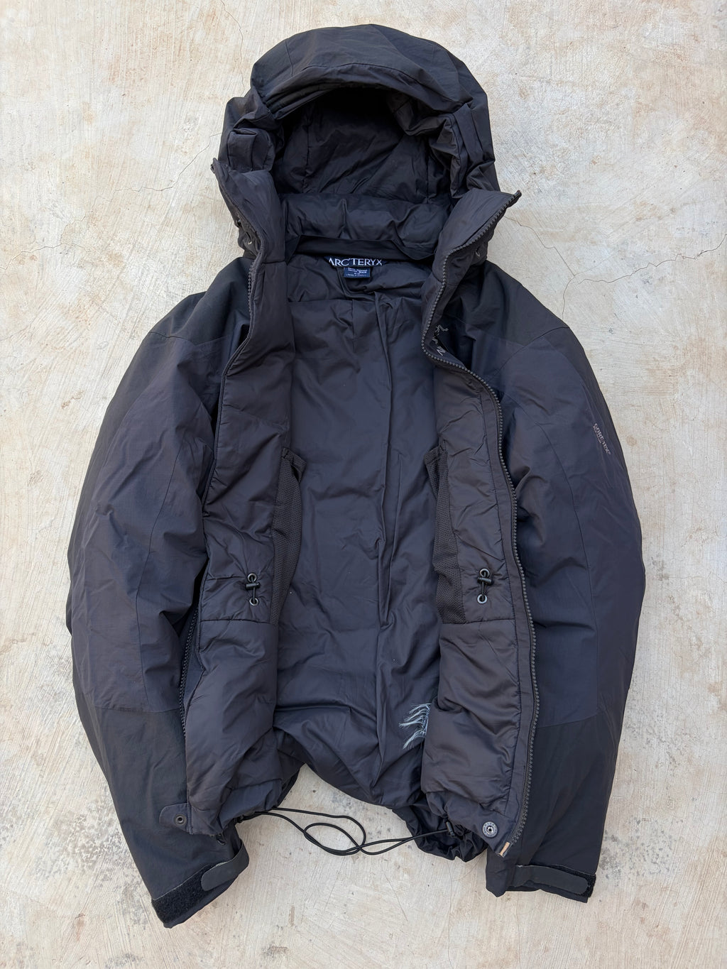 Vintage 00s Arc’teryx Fission SV GoreTex Pro Jacket Black Technical Shell S/M