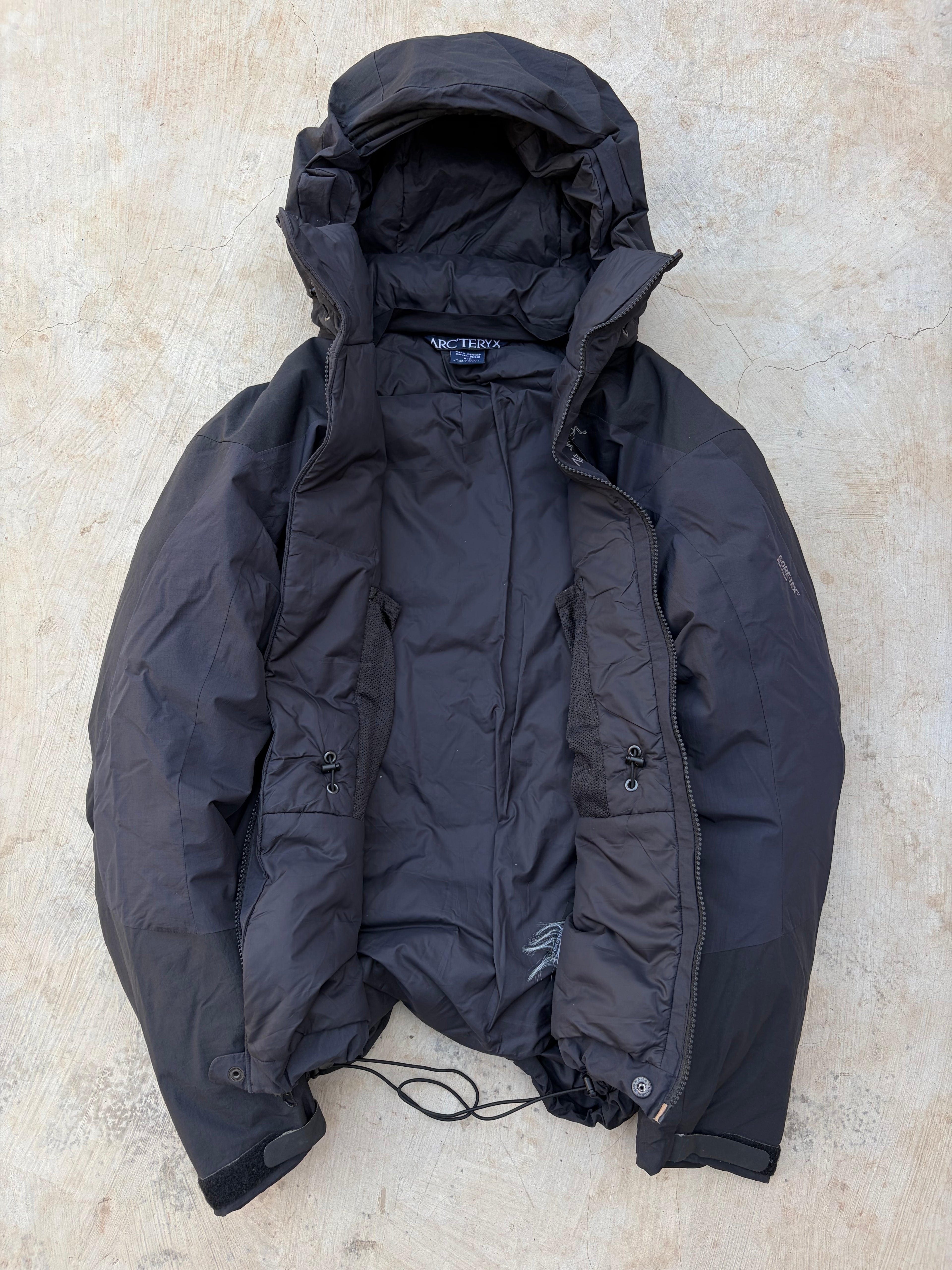 Vintage 00s Arc’teryx Fission SV GoreTex Pro Jacket Black Technical Shell S/M