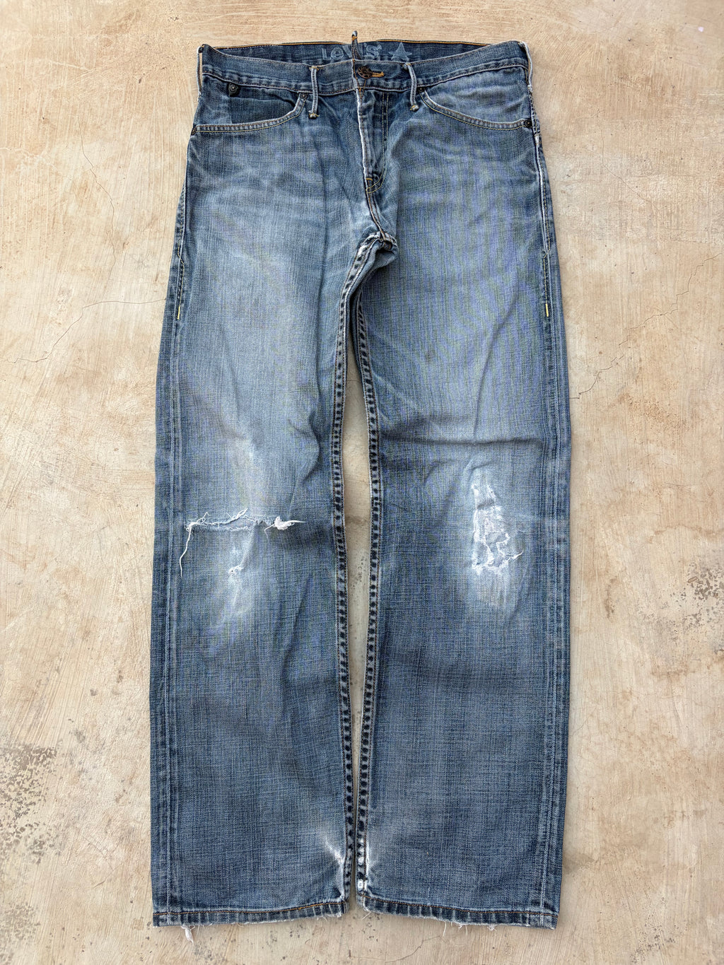 Vintage 2000s Levi’s Star Patch Buckle Back Jeans Distressed Fade 34