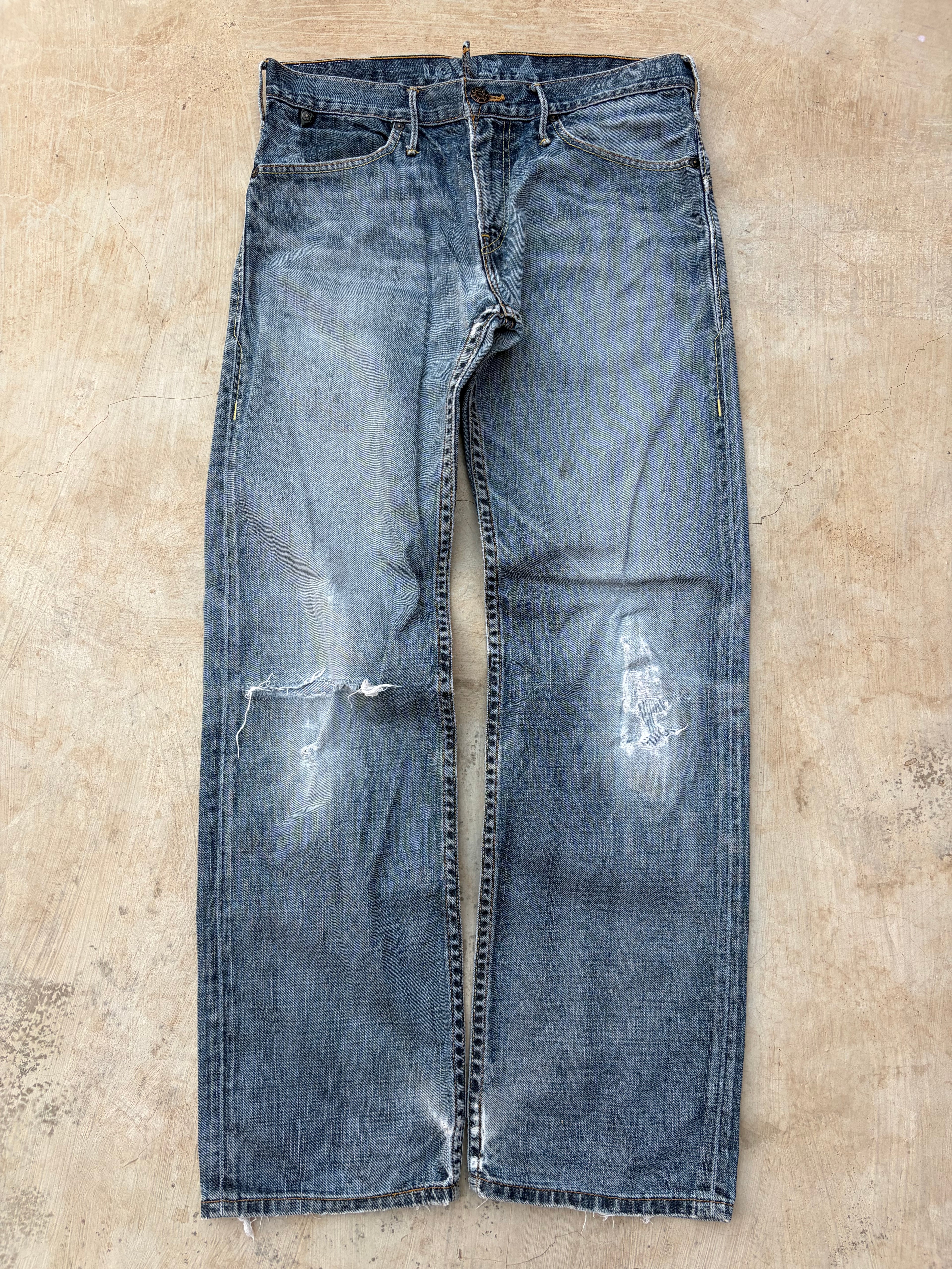 Vintage 2000s Levi’s Star Patch Buckle Back Jeans Distressed Fade 34