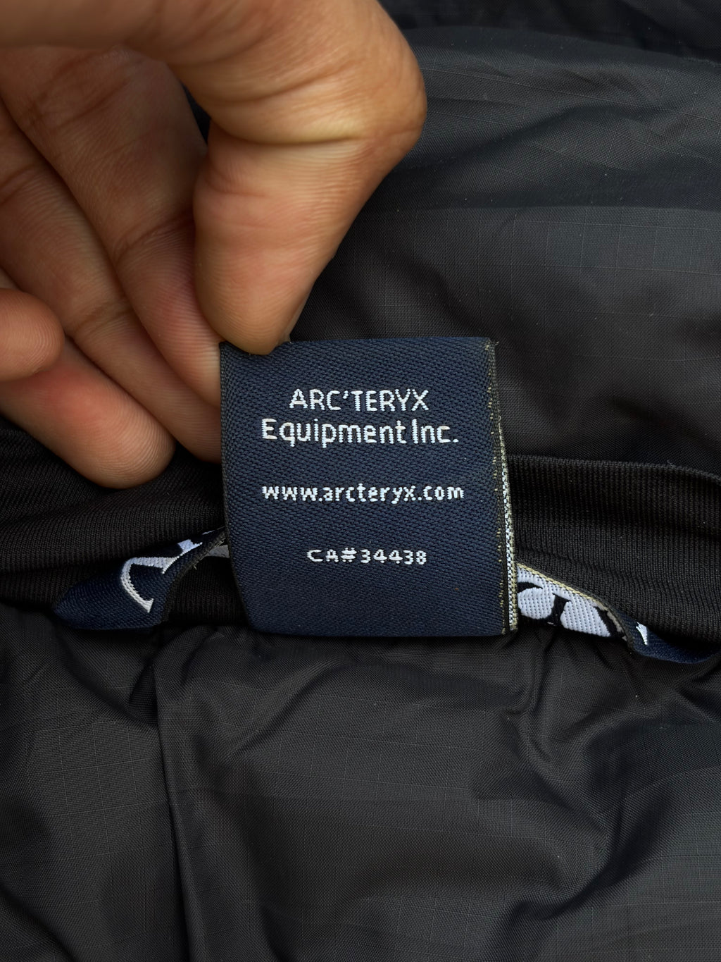 Vintage 00s Arc’teryx Fission SV GoreTex Pro Jacket Black Technical Shell S/M