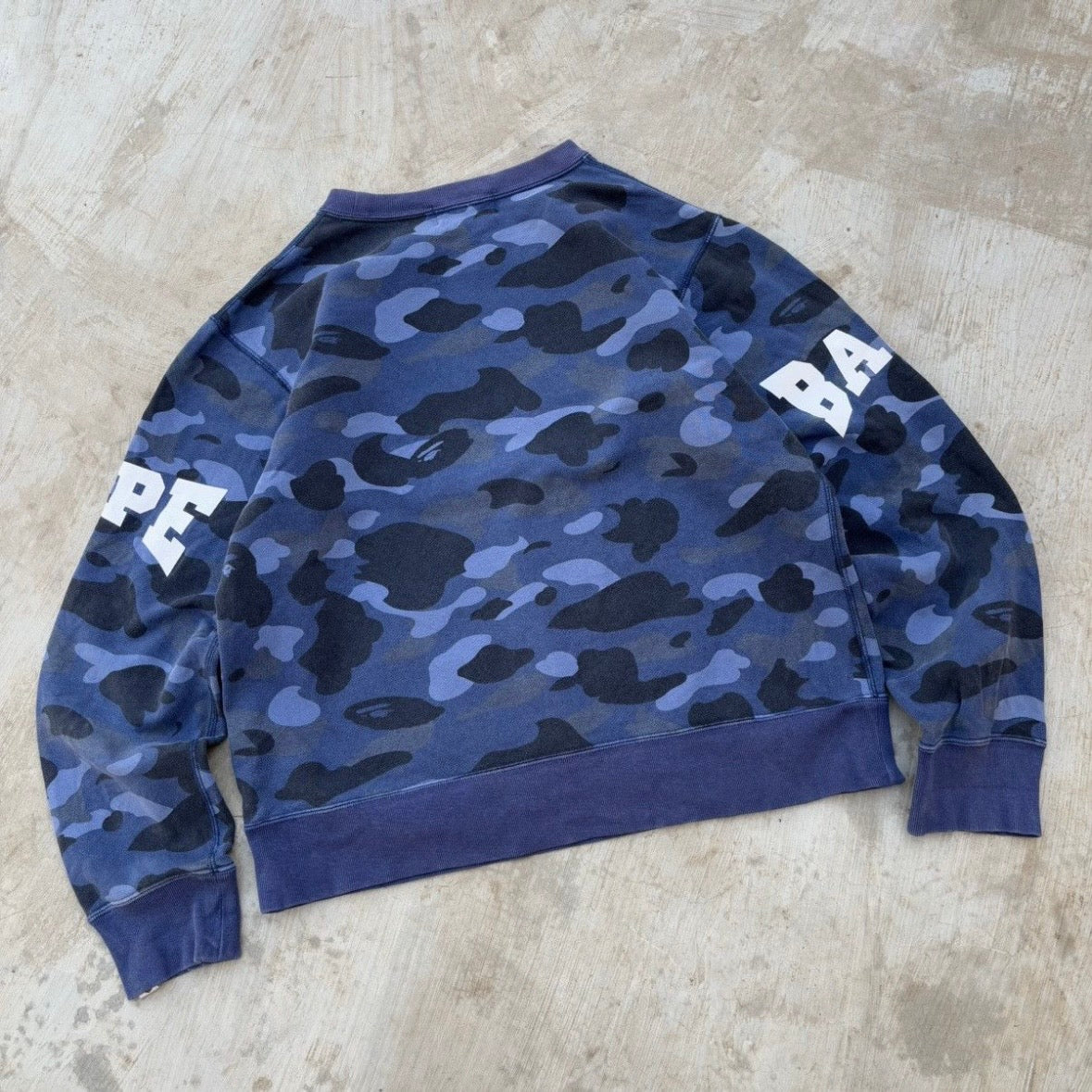 00s Bape nigo Colour Camo Crewneck L
