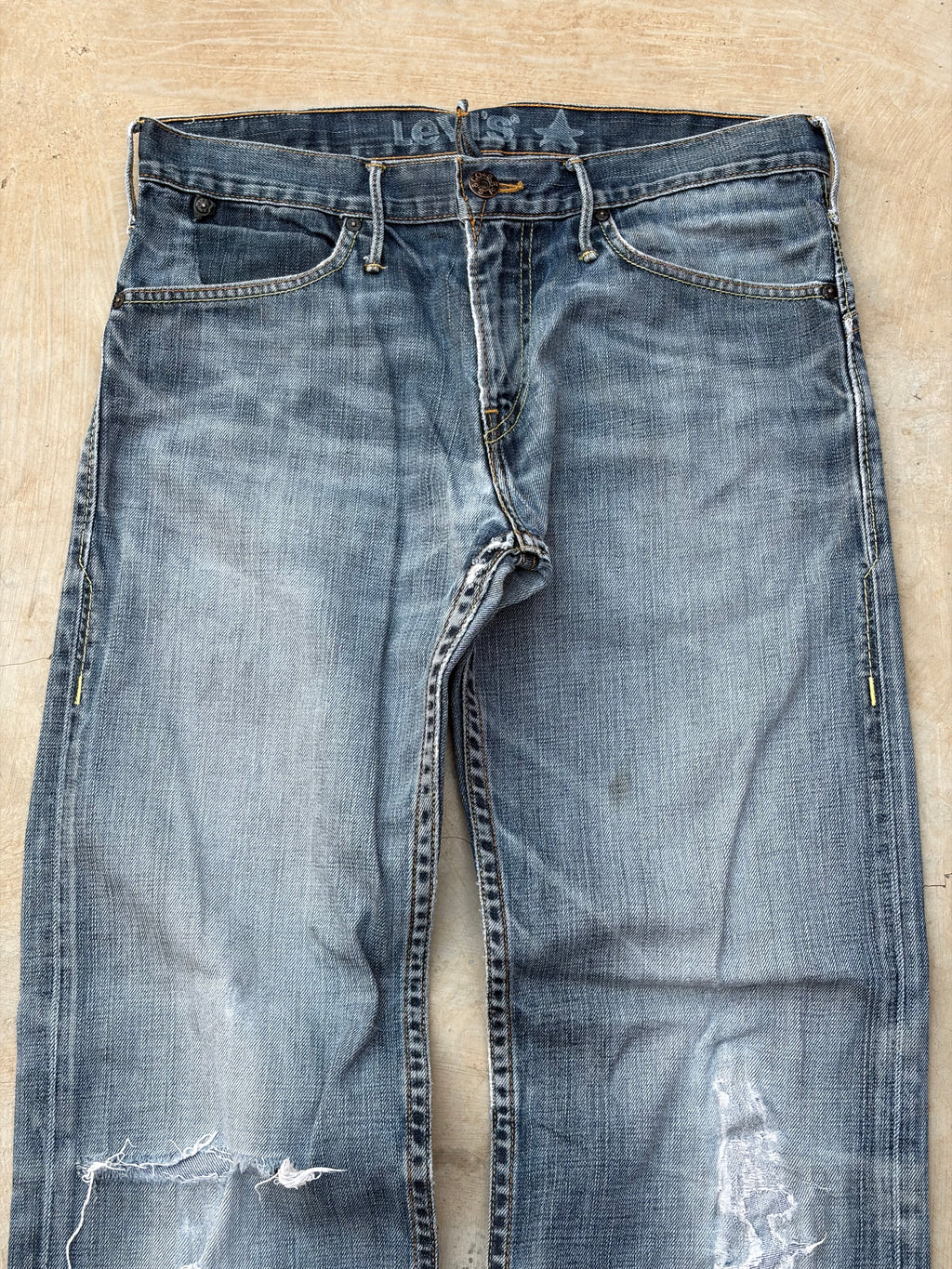 Vintage 2000s Levi’s Star Patch Buckle Back Jeans Distressed Fade 34