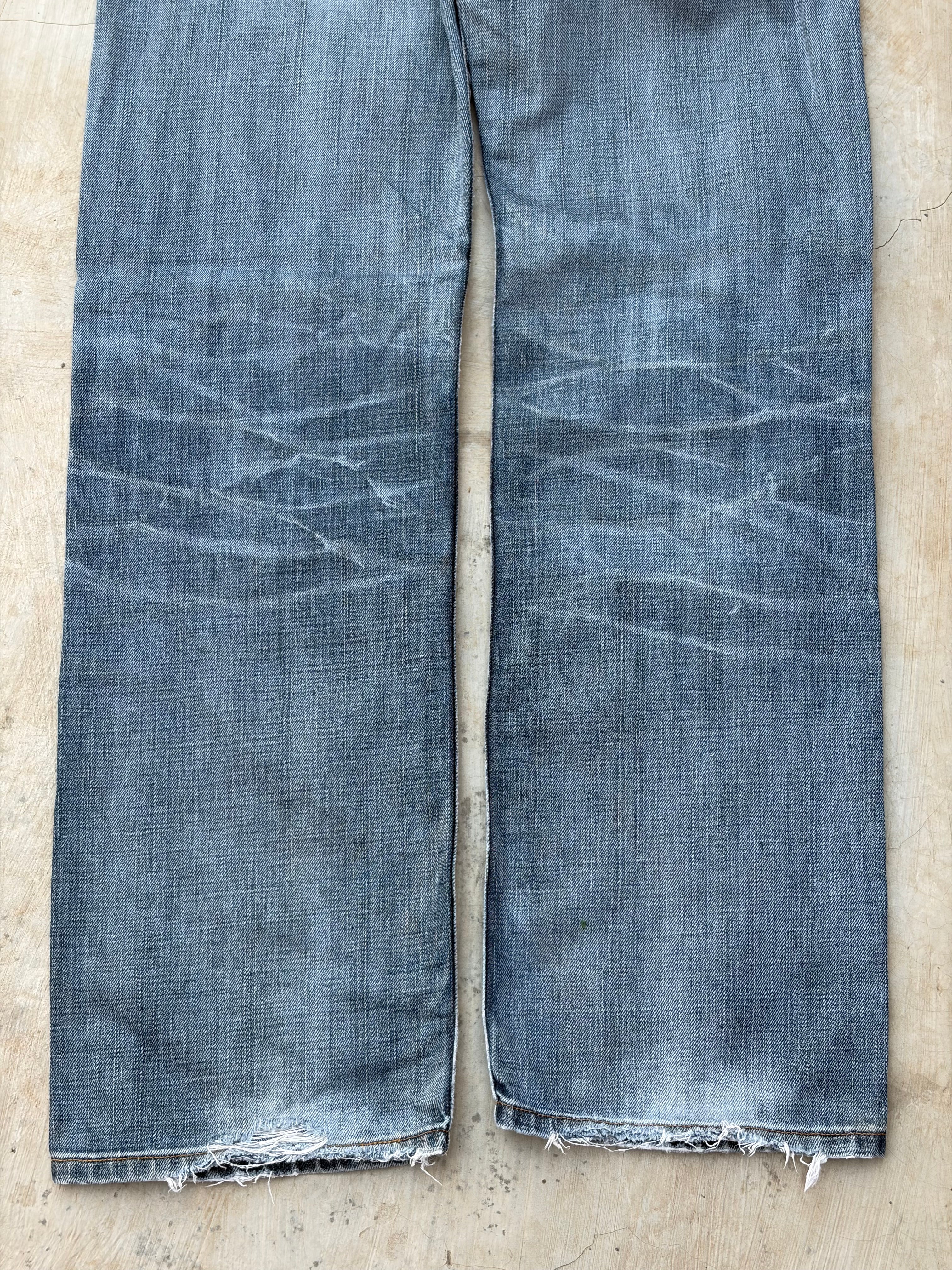 Vintage 2000s Levi’s Star Patch Buckle Back Jeans Distressed Fade 34
