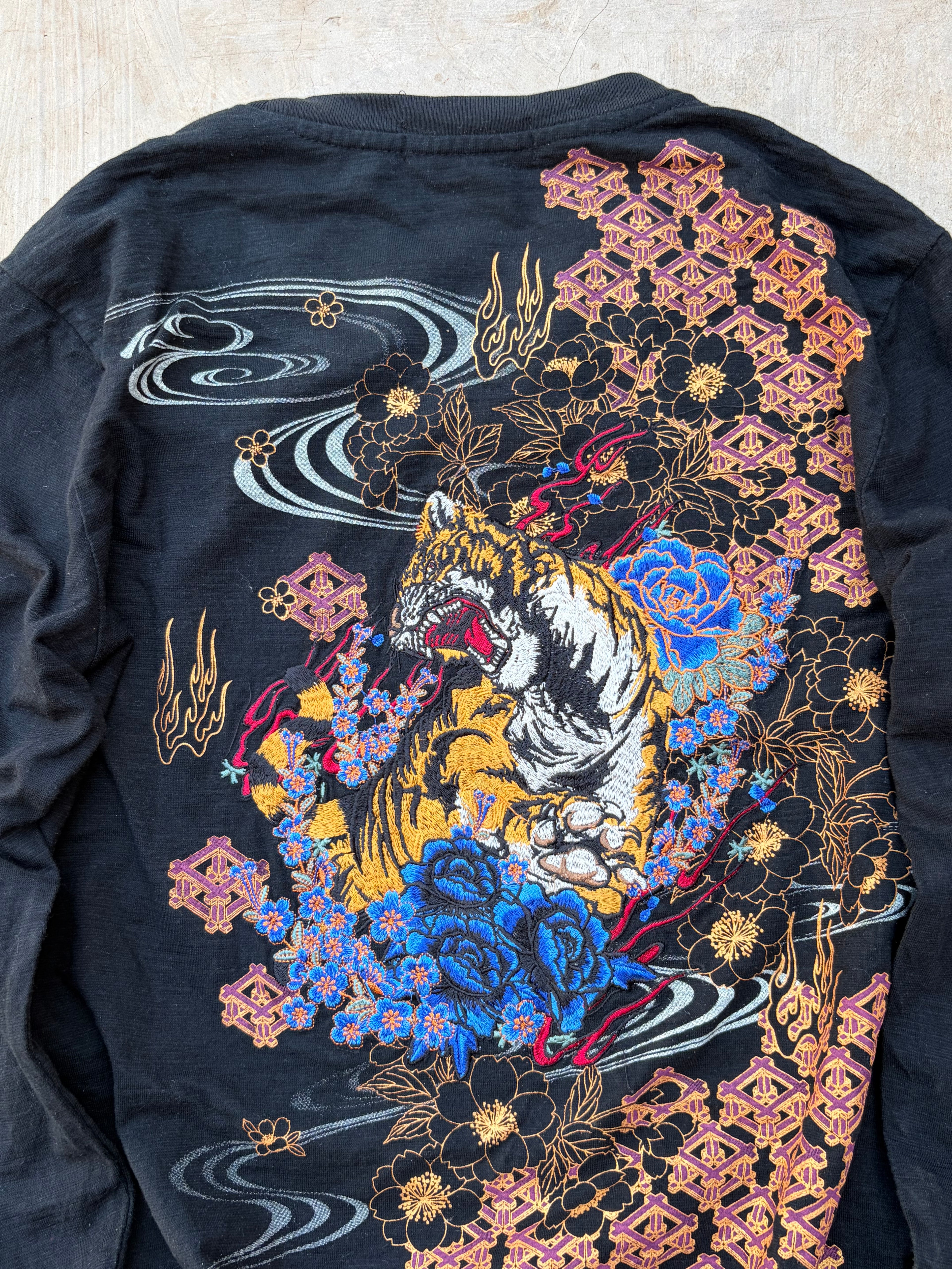 Vintage Big Train Japanese Tiger Graphic Long Sleeve Tee Black Floral Y2K M/L