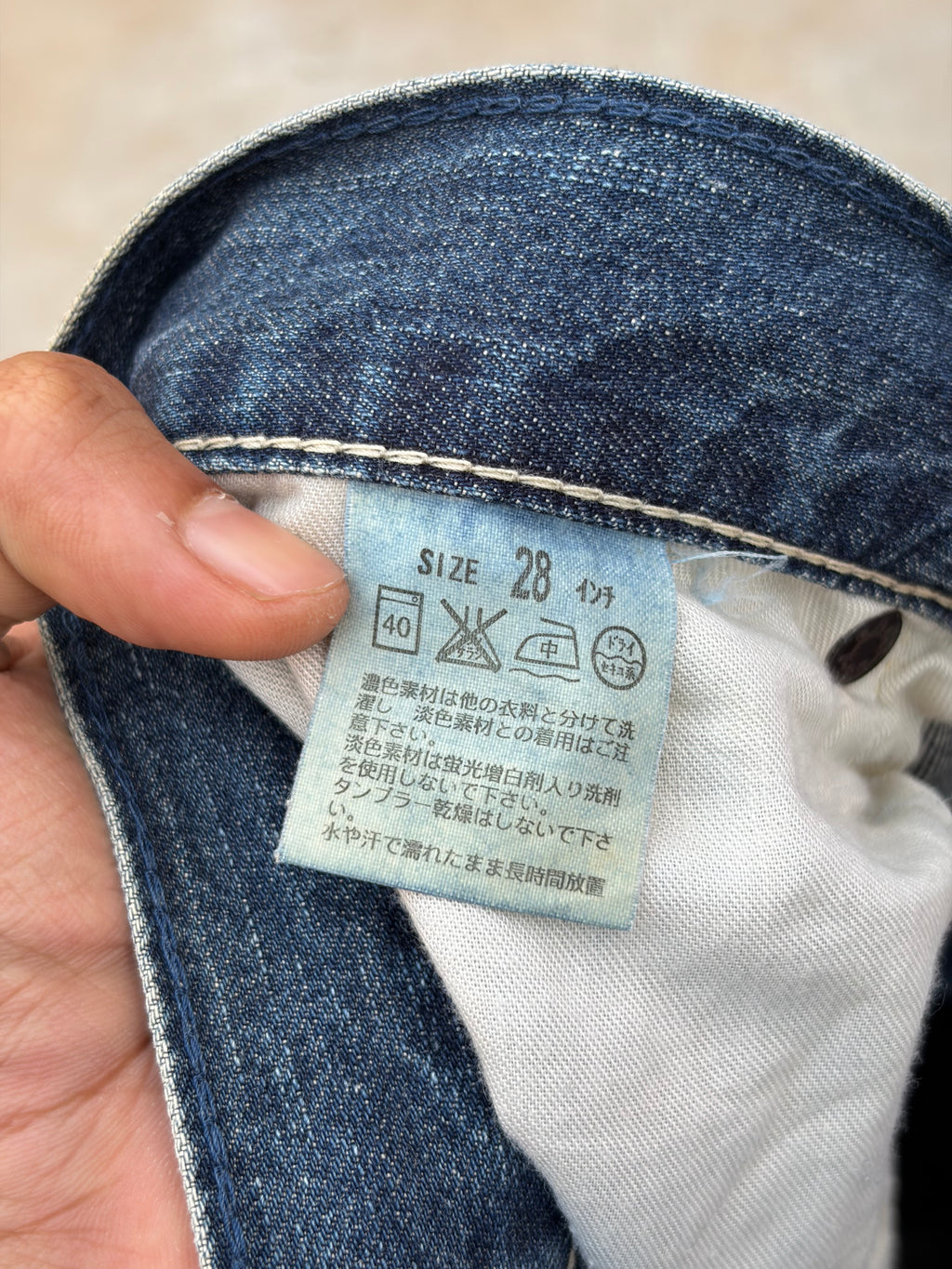 Vintage 2000s Levi’s 202 Cargo Denim Jeans Buckle Back 28
