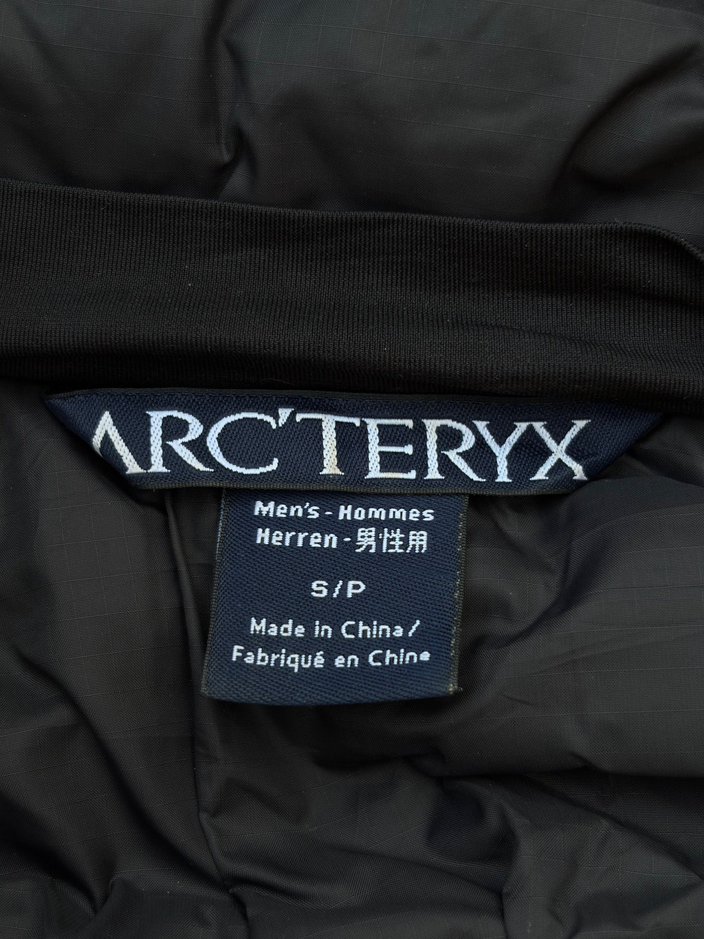 Vintage 00s Arc’teryx Fission SV GoreTex Pro Jacket Black Technical Shell S/M