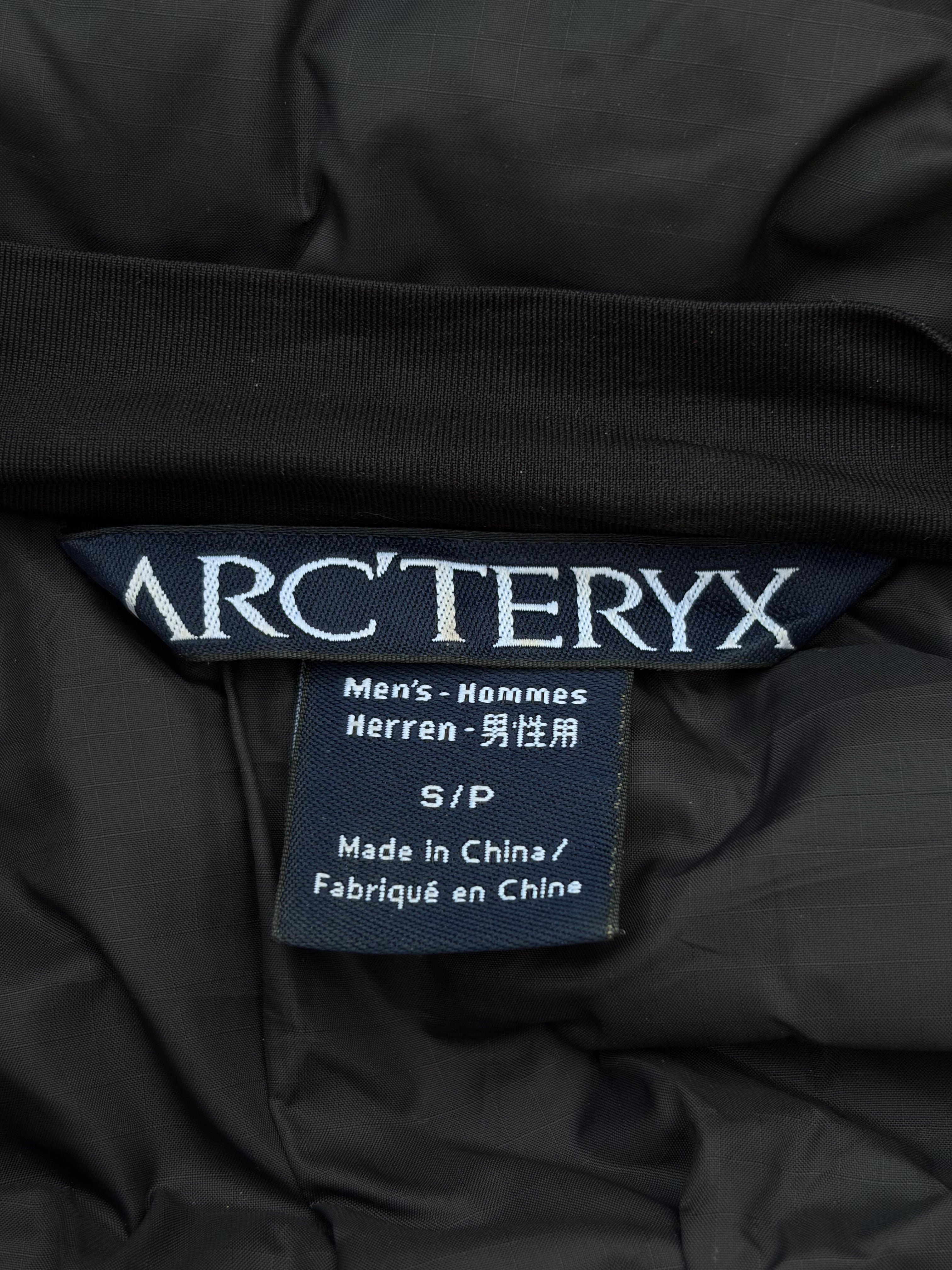 Vintage 00s Arc’teryx Fission SV GoreTex Pro Jacket Black Technical Shell S/M