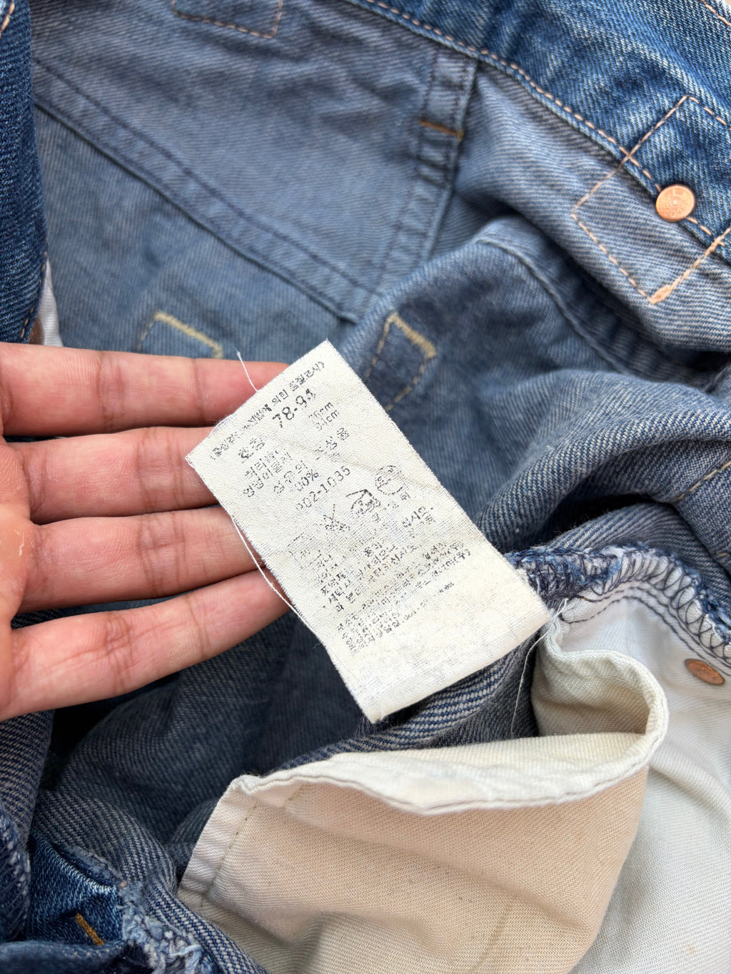 Vintage 2000s Levi’s 902 Buckle Belt Denim Jeans 32