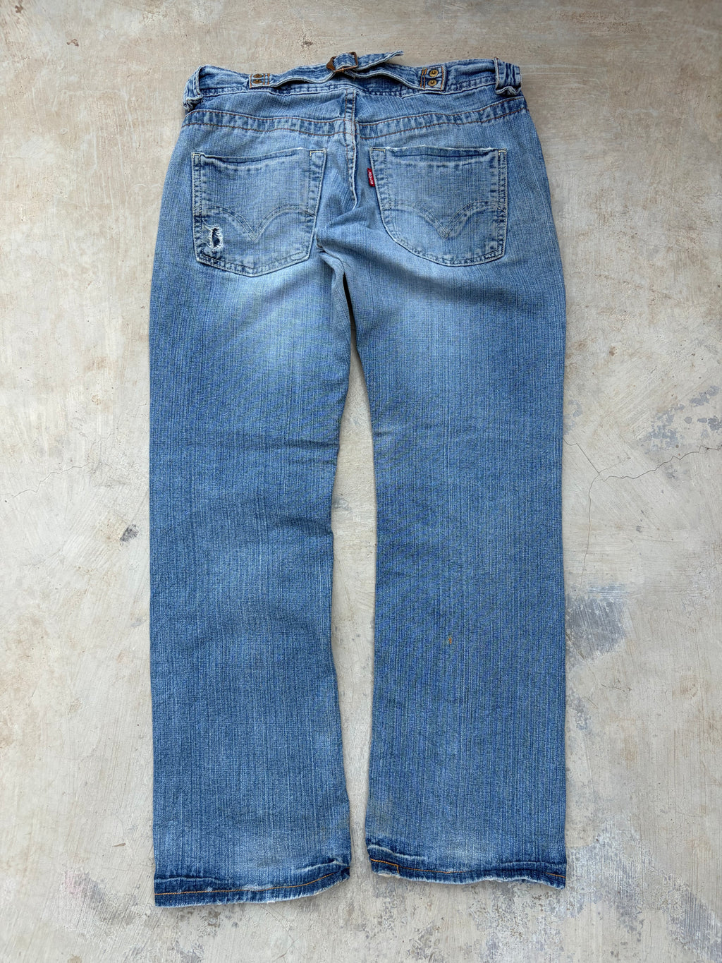 Vintage Levi’s 513 Low-Rise Buckle Back Jeans 32