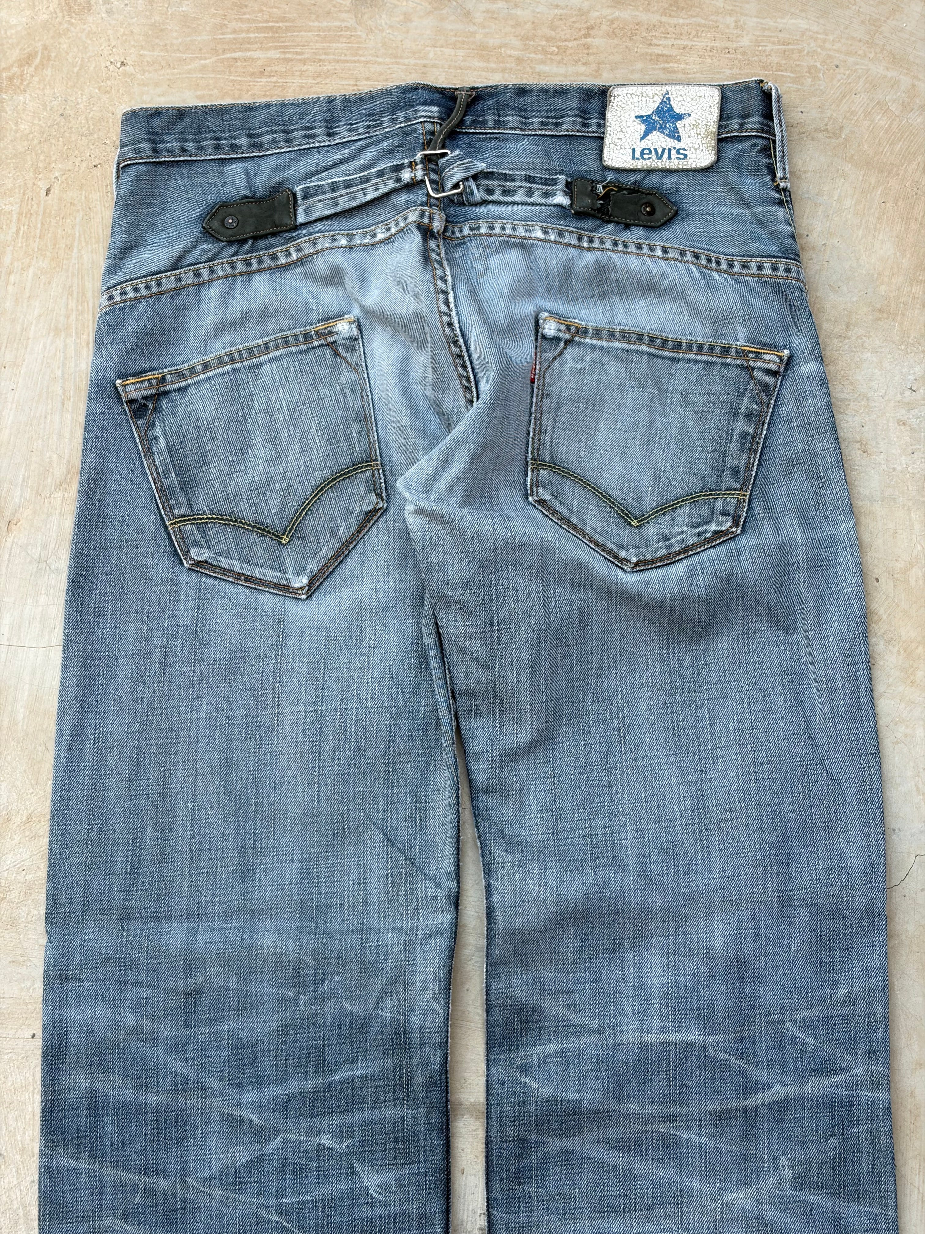 Vintage 2000s Levi’s Star Patch Buckle Back Jeans Distressed Fade 34