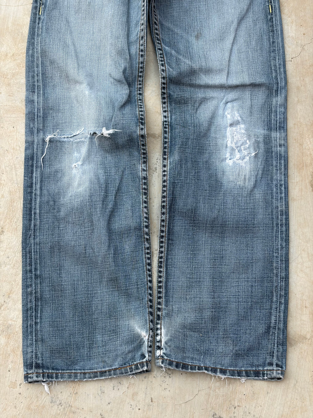 Vintage 2000s Levi’s Star Patch Buckle Back Jeans Distressed Fade 34