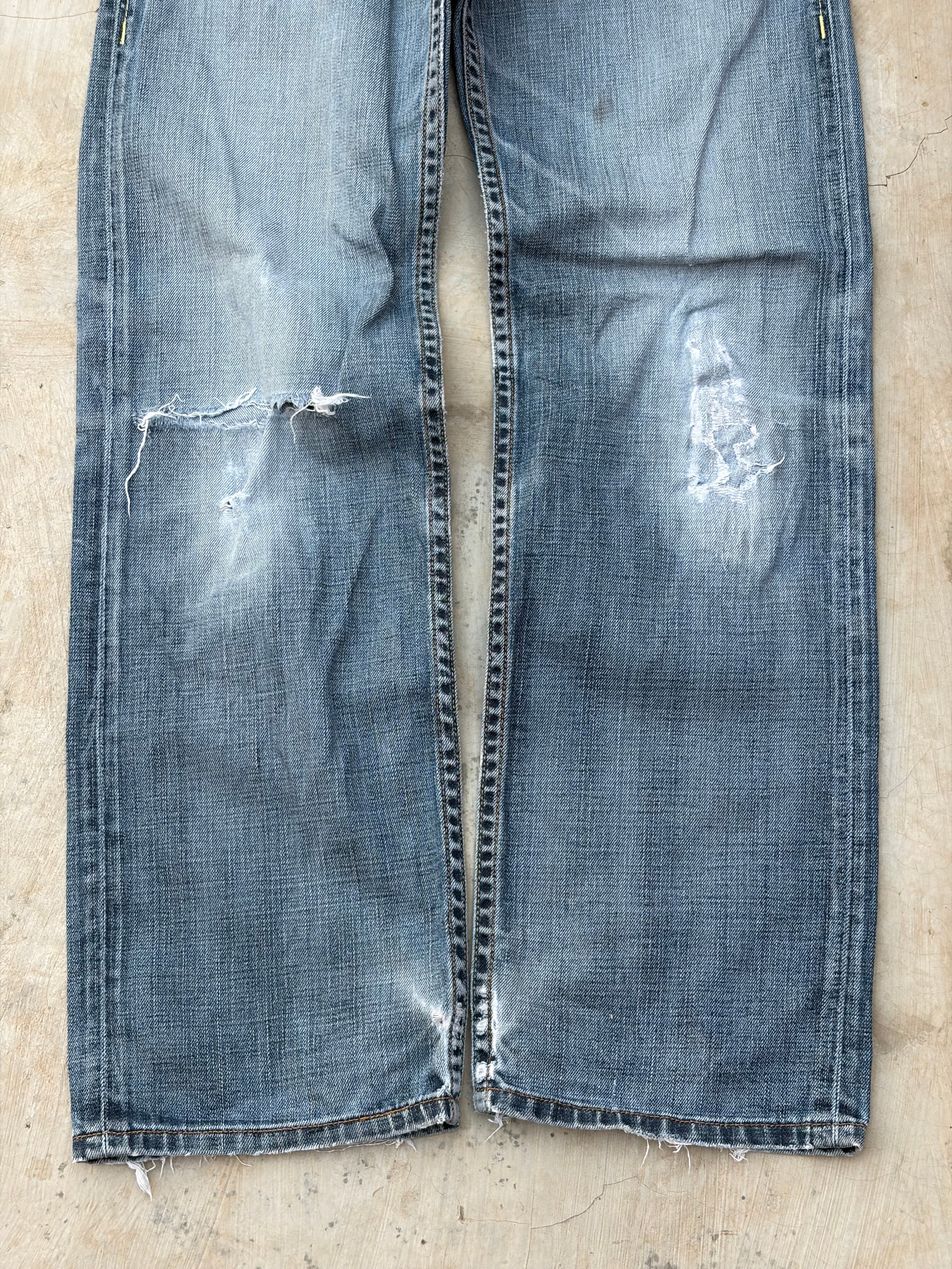 Vintage 2000s Levi’s Star Patch Buckle Back Jeans Distressed Fade 34