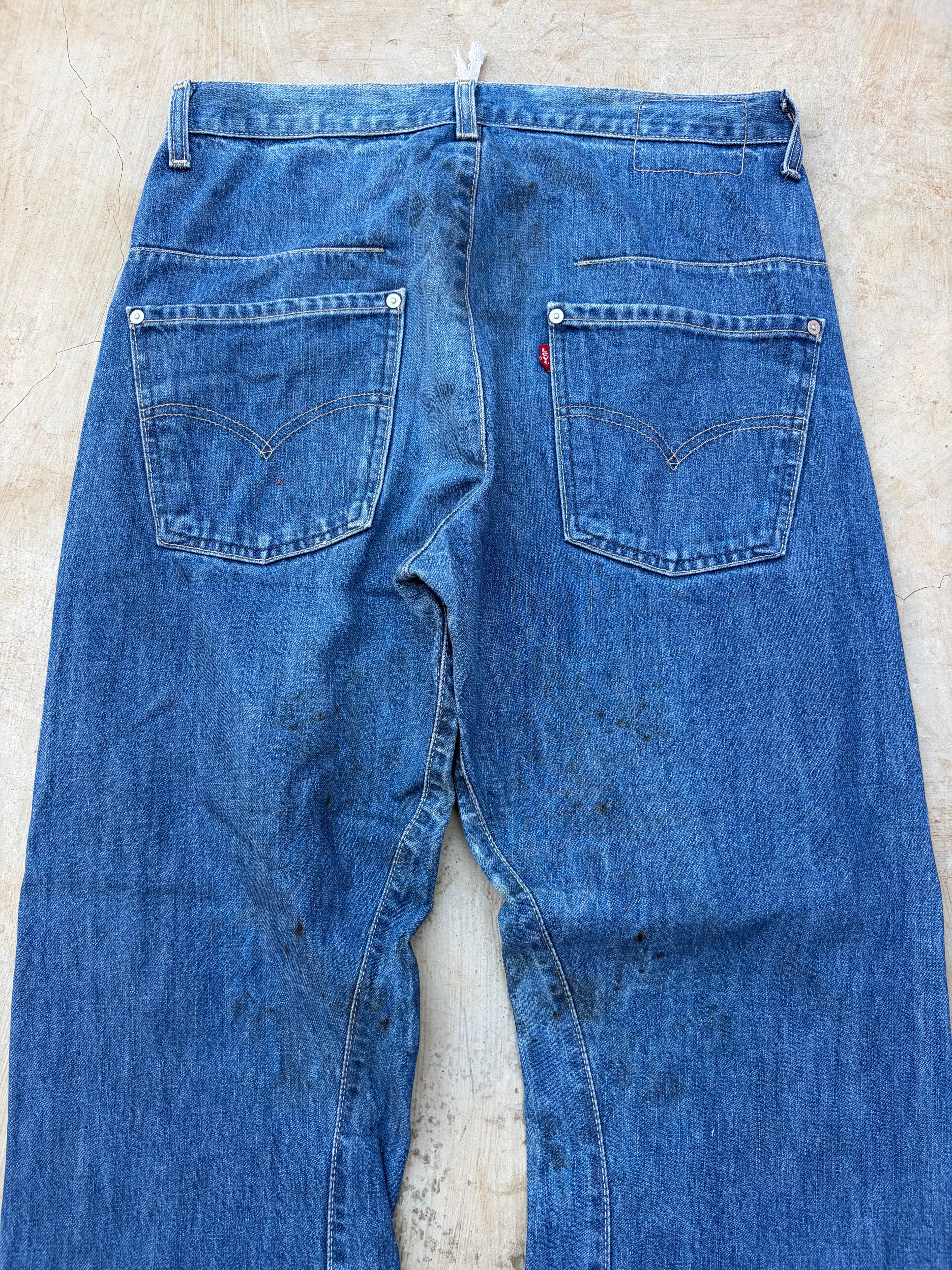 Vintage Levi’s Blue Denim Jeans Classic Straight Fit 32