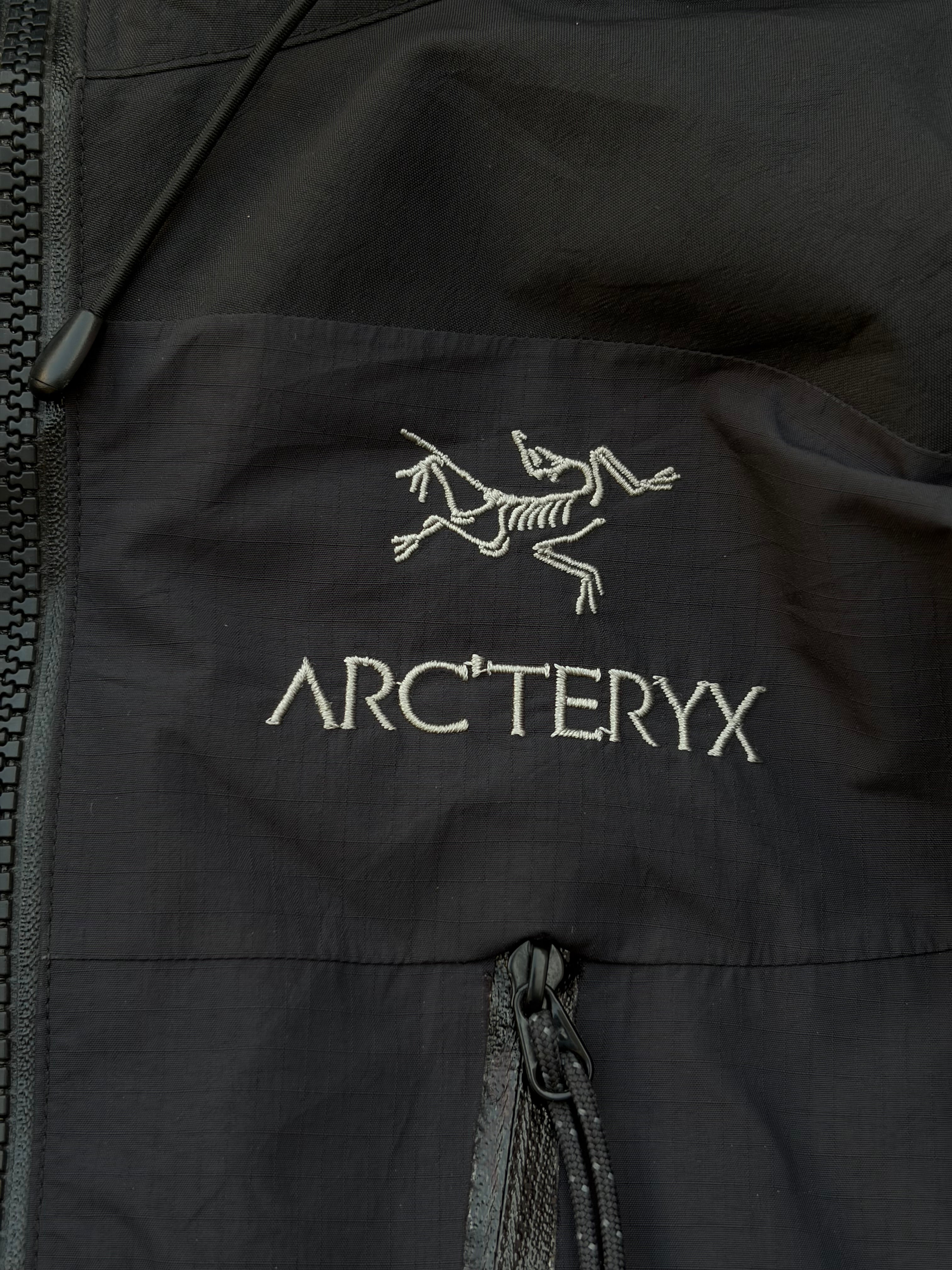 Vintage 00s Arc’teryx Fission SV GoreTex Pro Jacket Black Technical Shell S/M