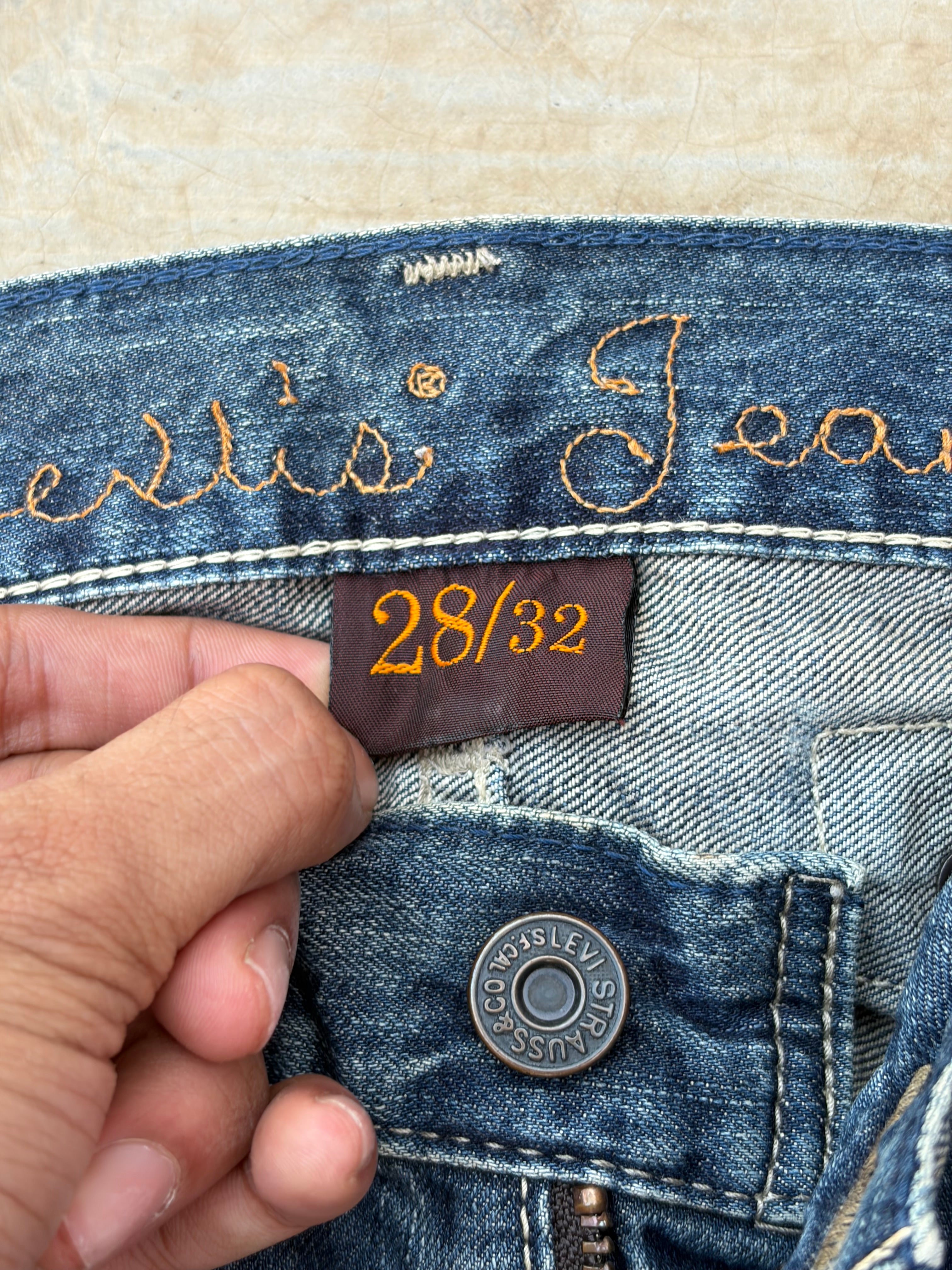 Vintage 2000s Levi’s 202 Cargo Denim Jeans Buckle Back 28