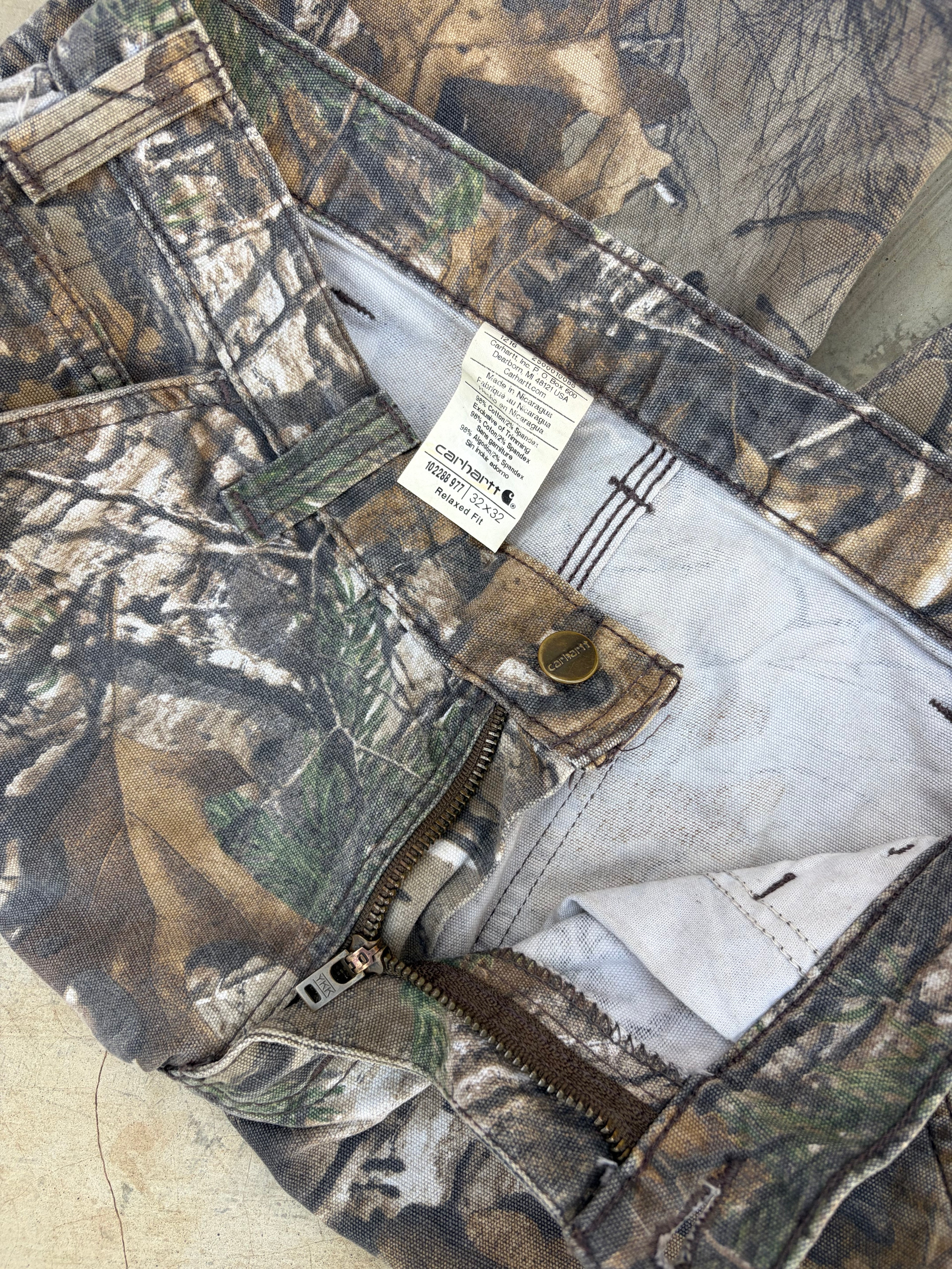 Vintage 2000s Carhartt 102288977 Realtree Camo Carpenter Pant 32