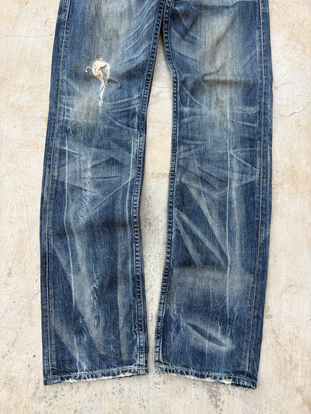 Vintage 2000s Levi’s 202 Cargo Denim Jeans Buckle Back 28