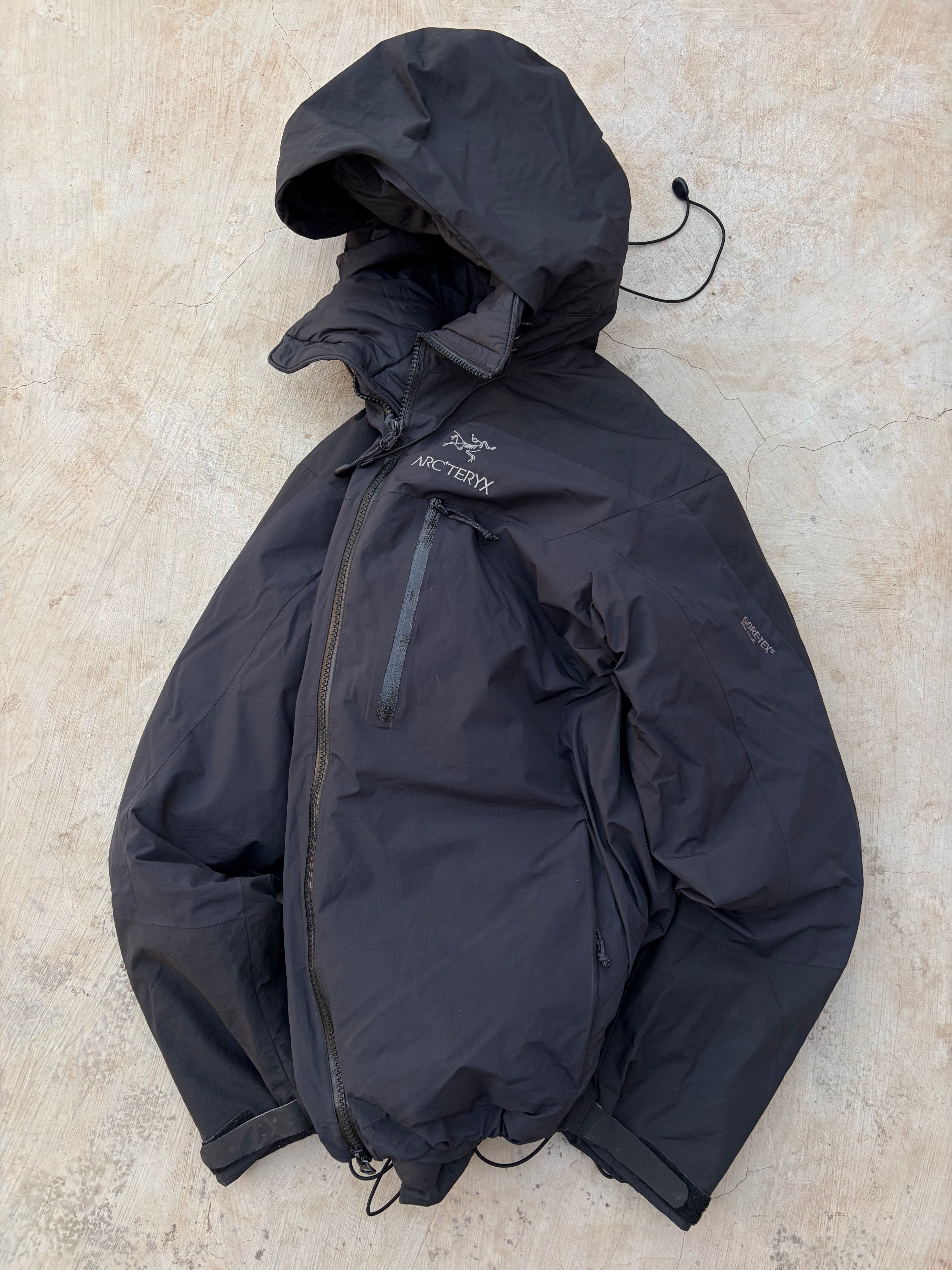 Vintage 00s Arc’teryx Fission SV GoreTex Pro Jacket Black Technical Shell S/M