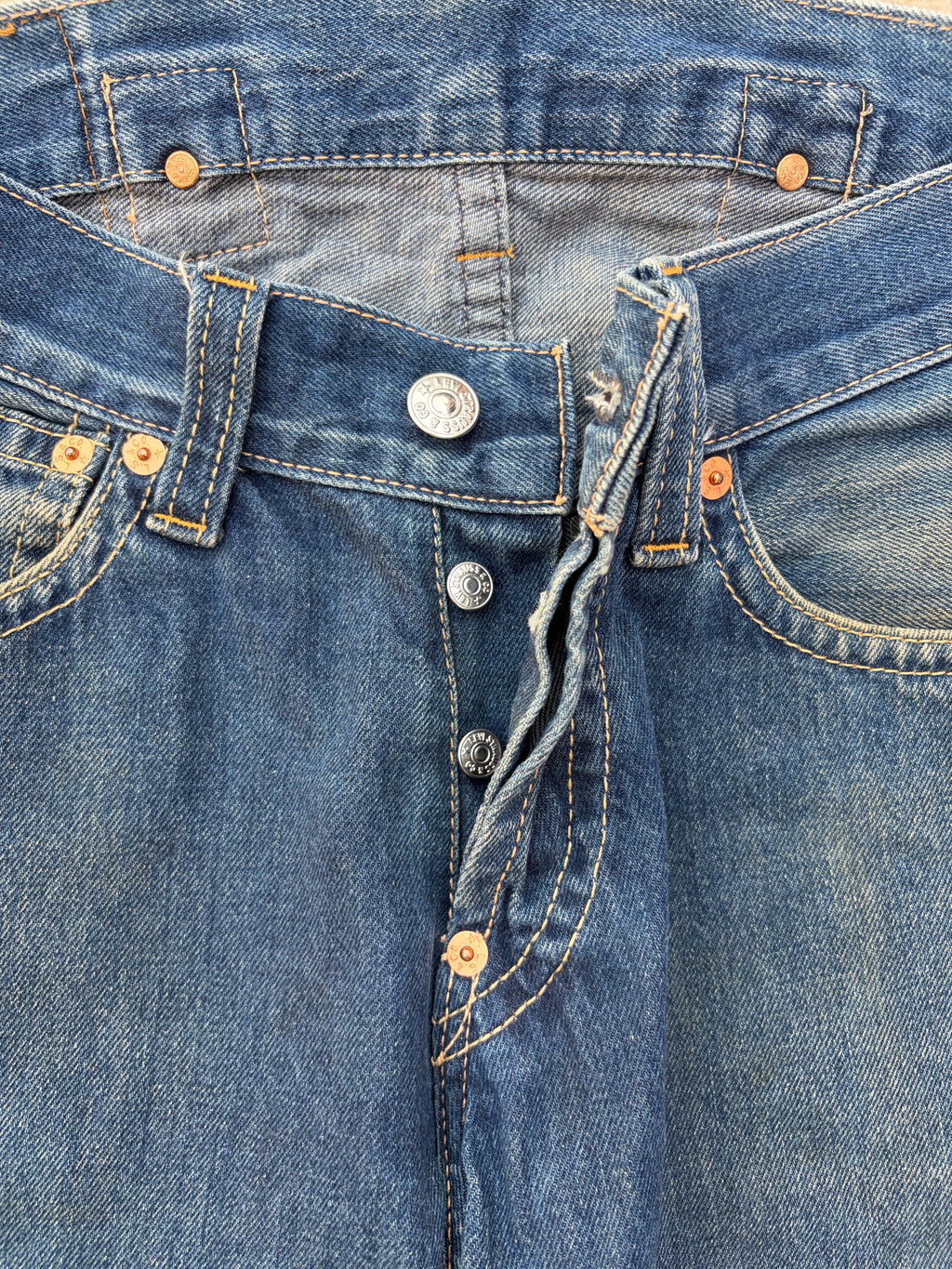 Vintage 2000s Levi’s 902 Buckle Belt Denim Jeans 32