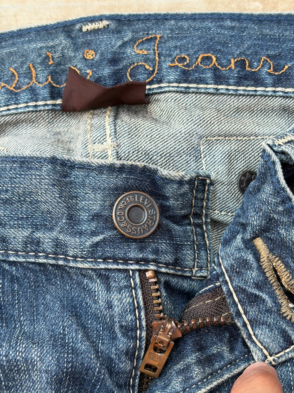Vintage 2000s Levi’s 202 Cargo Denim Jeans Buckle Back 28